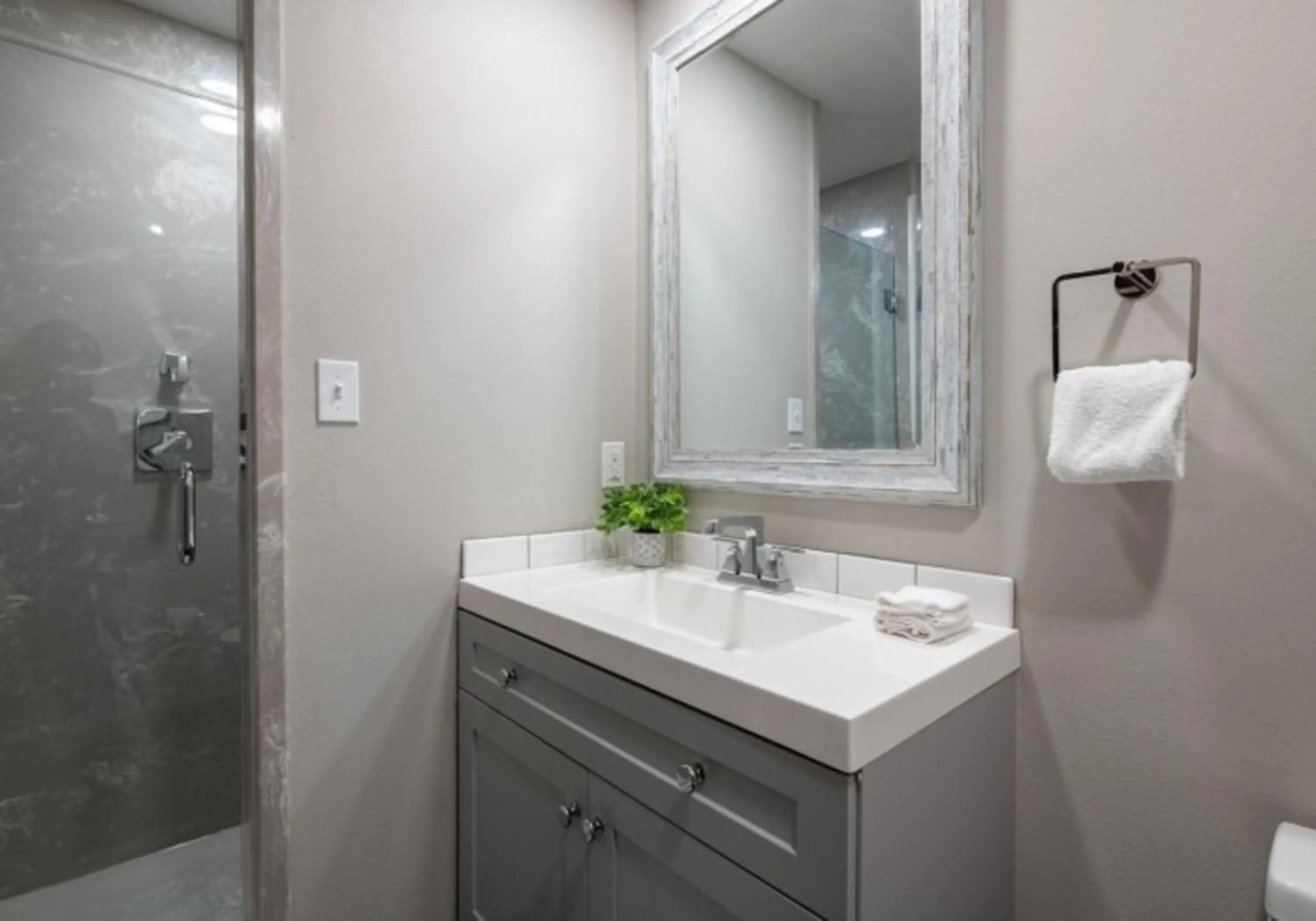 Bathroom in Bywater Suite Hotel