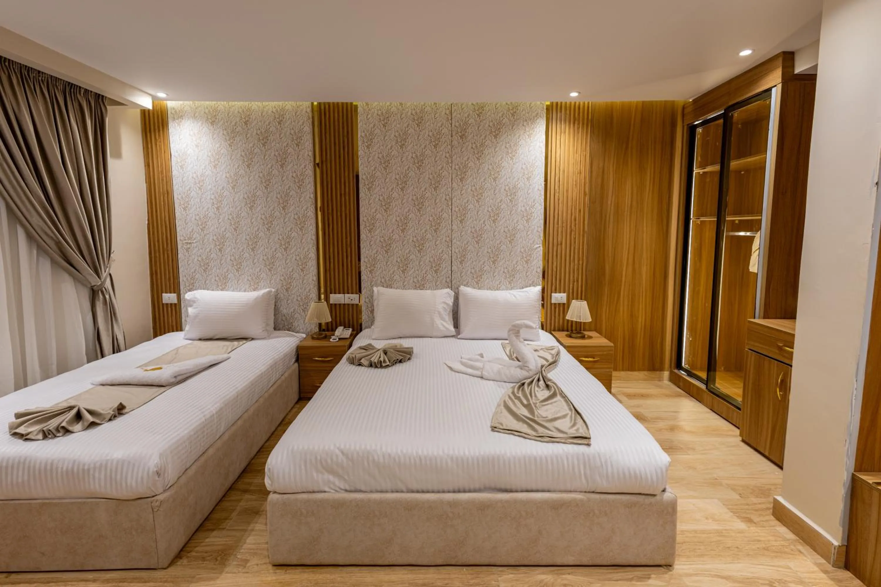 Photo of the whole room, Bed in Pyramids sunrise inn