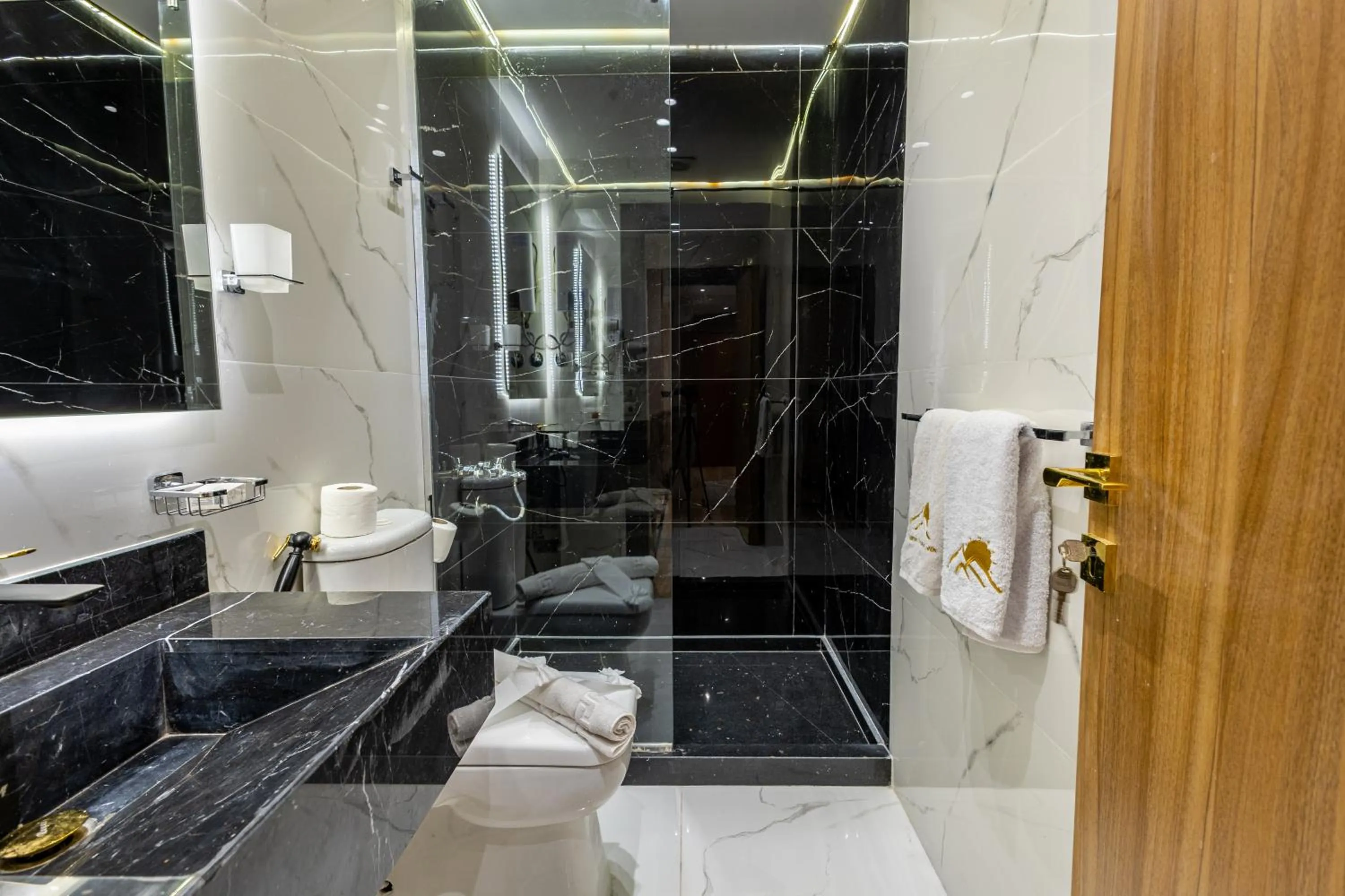 Bathroom in Pyramids sunrise inn