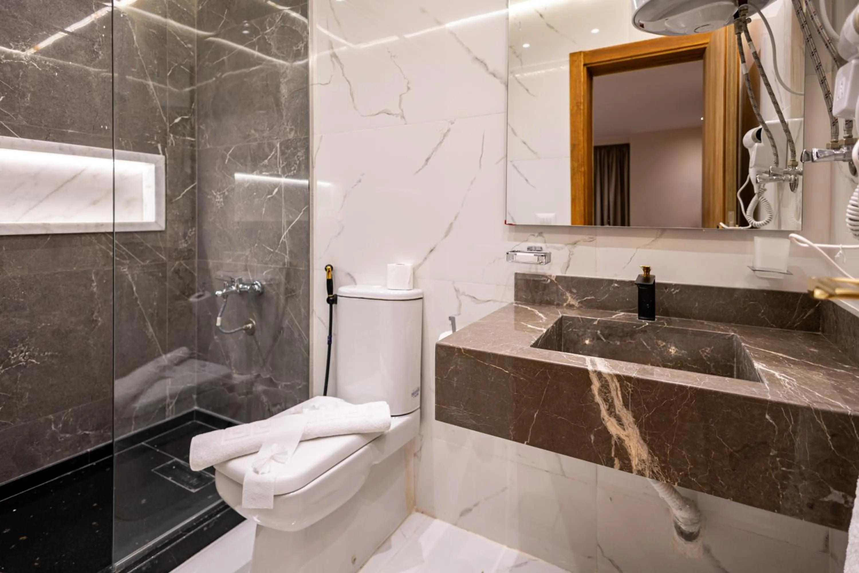 Toilet in Pyramids sunrise inn