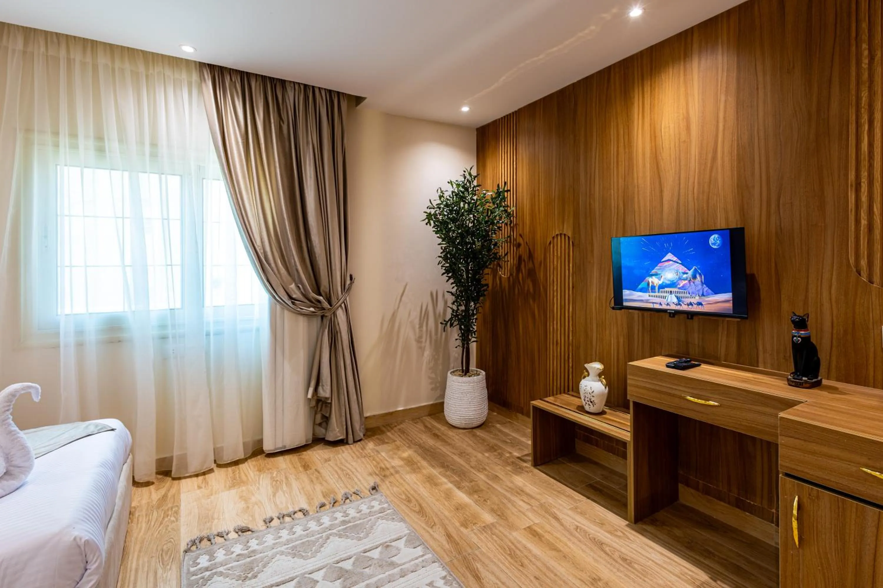 TV and multimedia, Bed in Pyramids sunrise inn