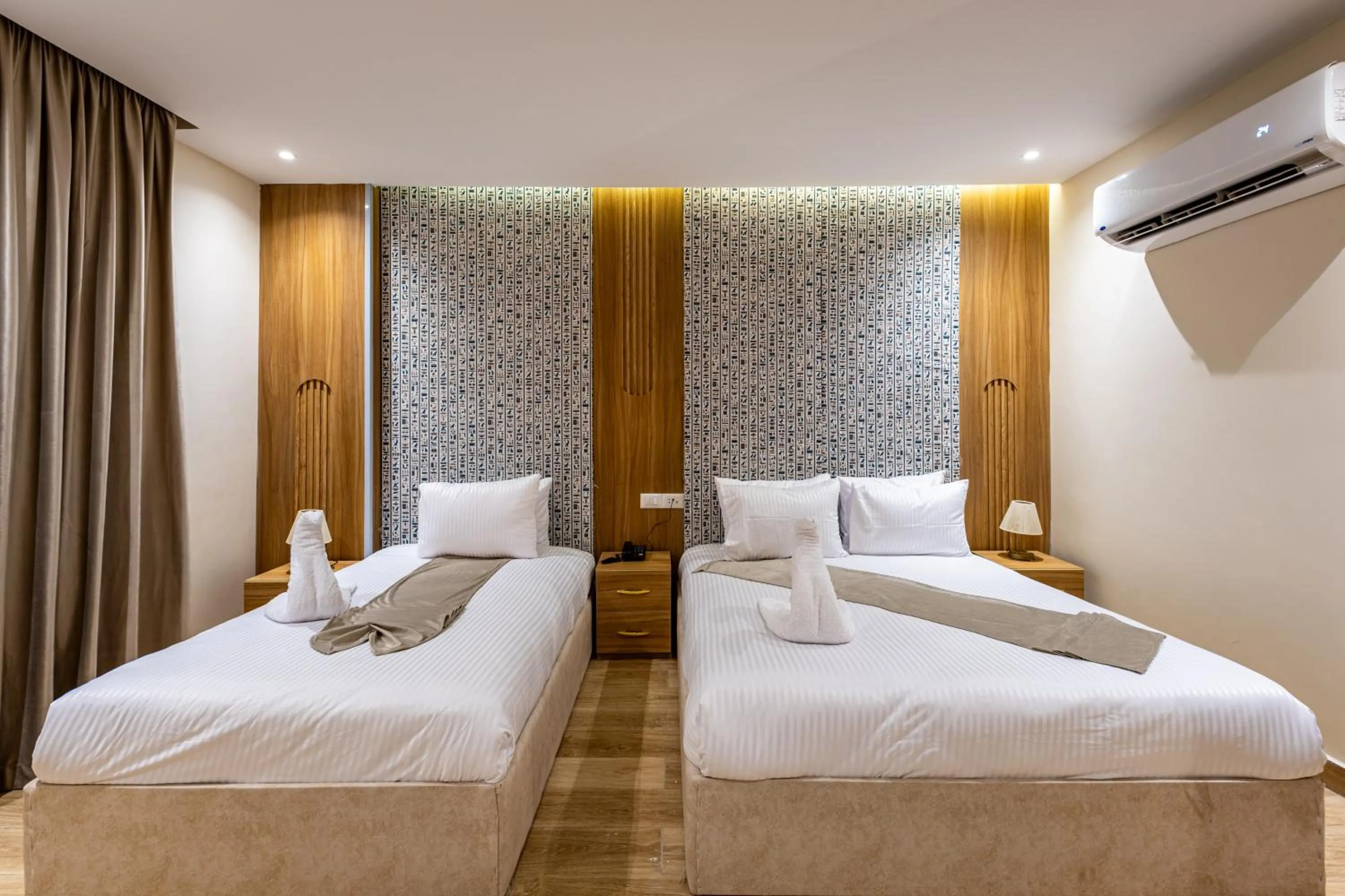 Photo of the whole room, Bed in Pyramids sunrise inn