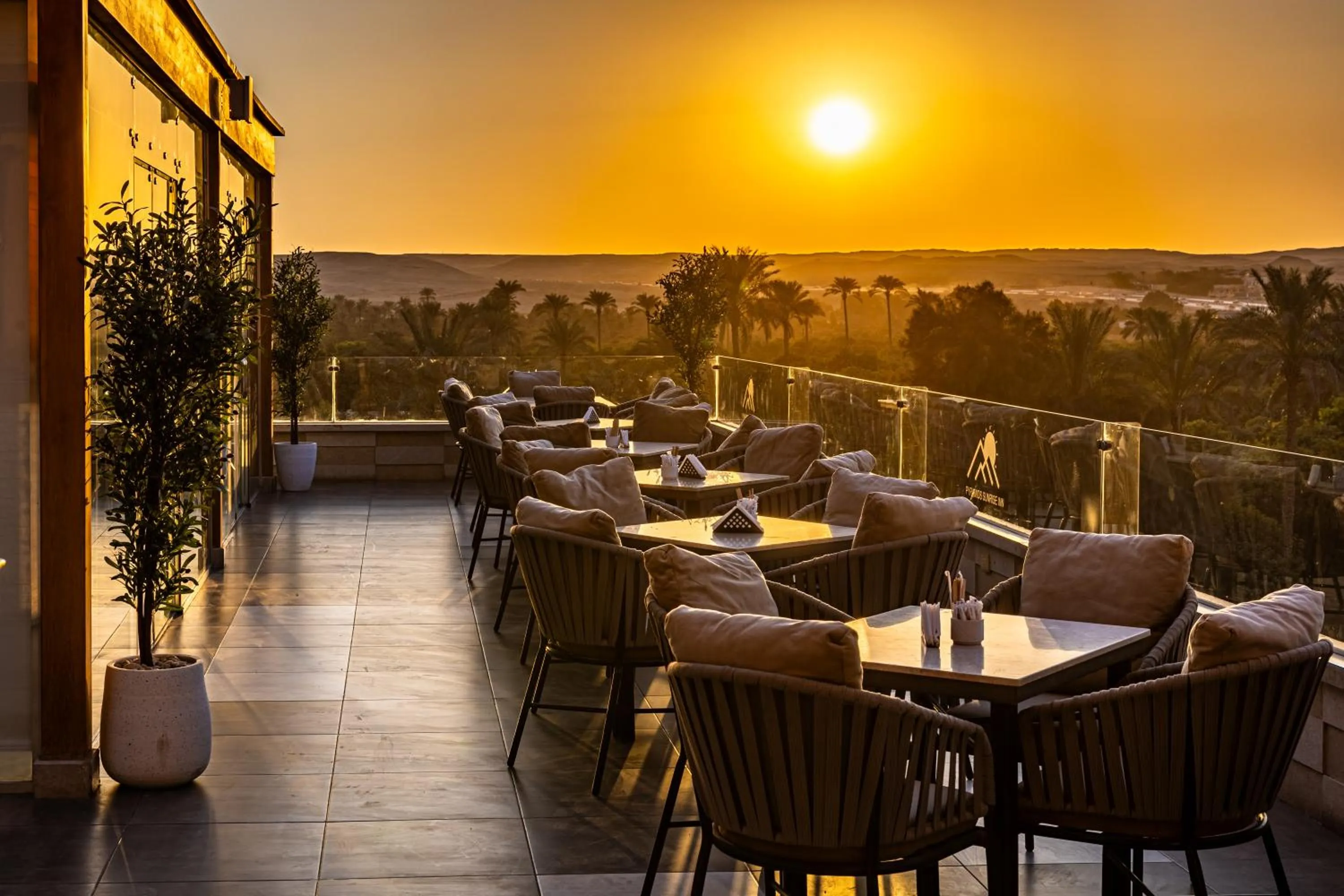 Restaurant/places to eat in Pyramids sunrise inn