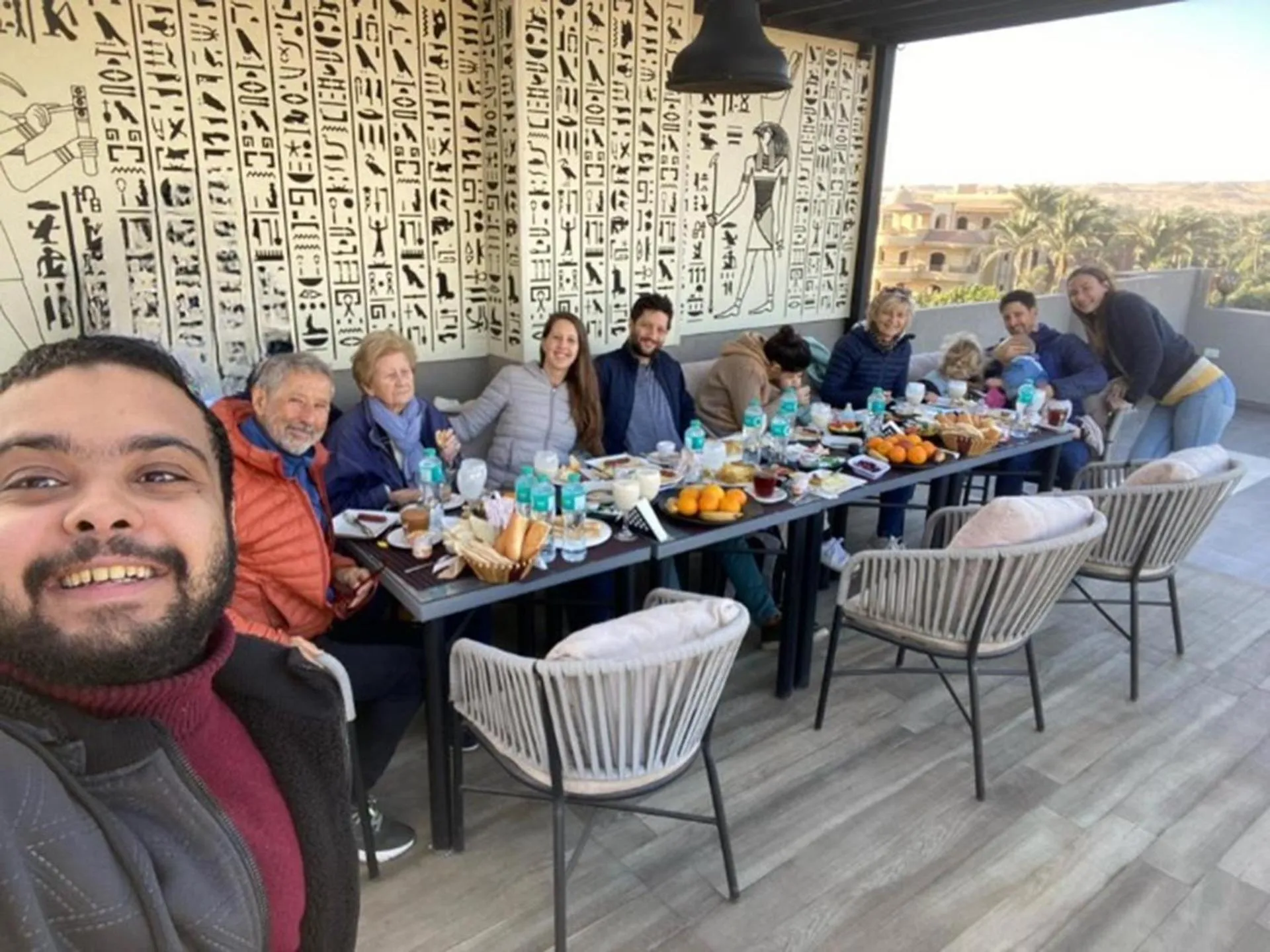 Restaurant/places to eat in Pyramids sunrise inn