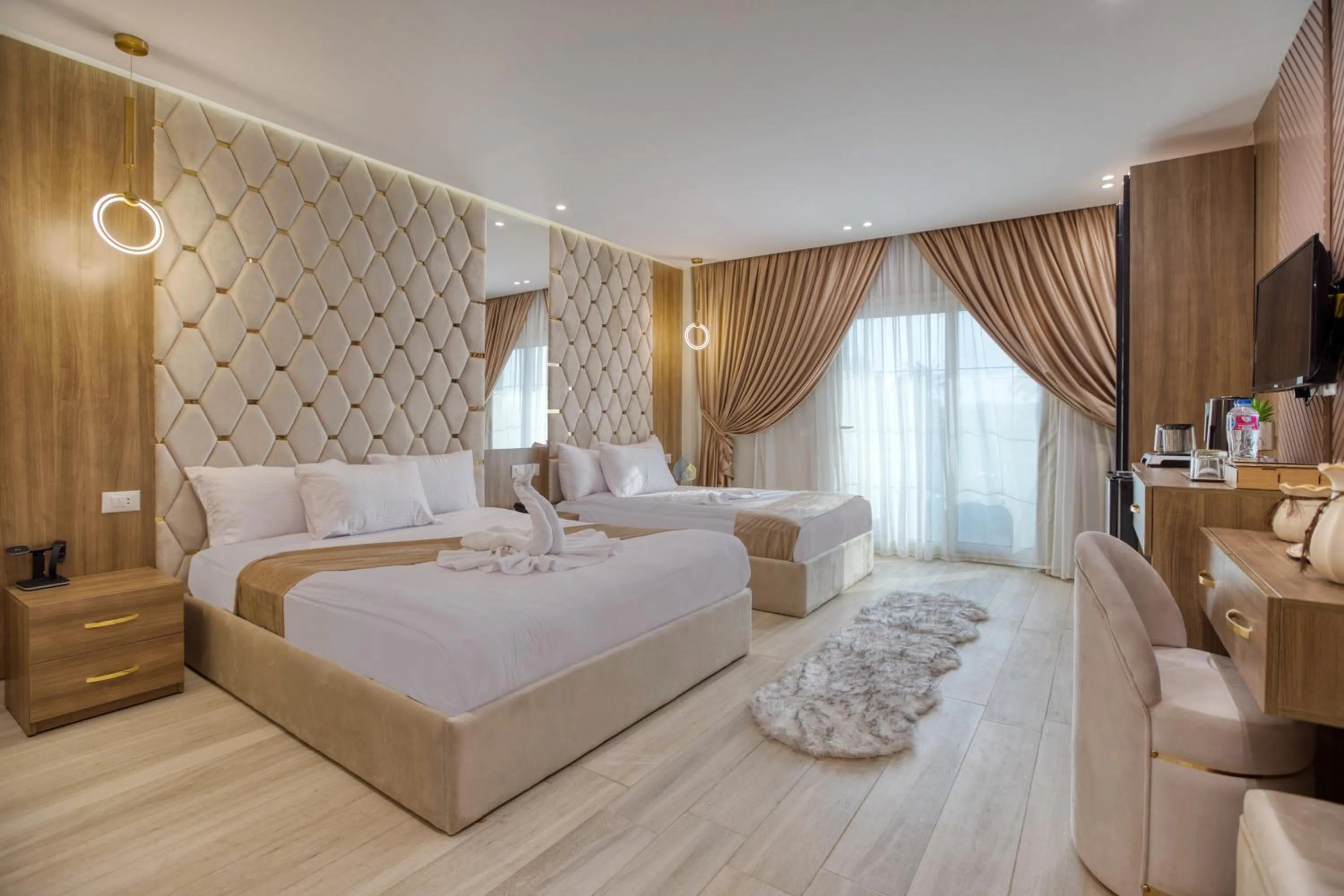 TV and multimedia, Bed in Pyramids sunrise inn