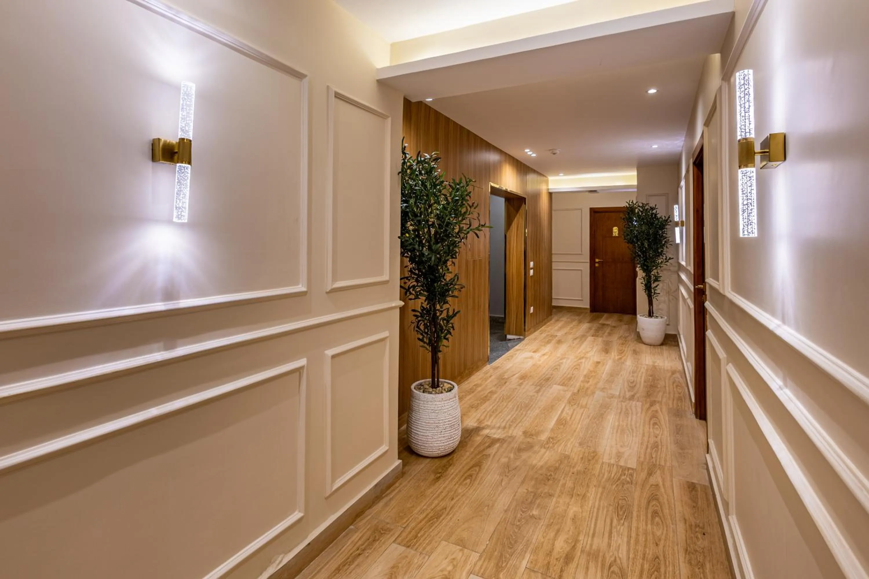 wardrobe in Pyramids sunrise inn