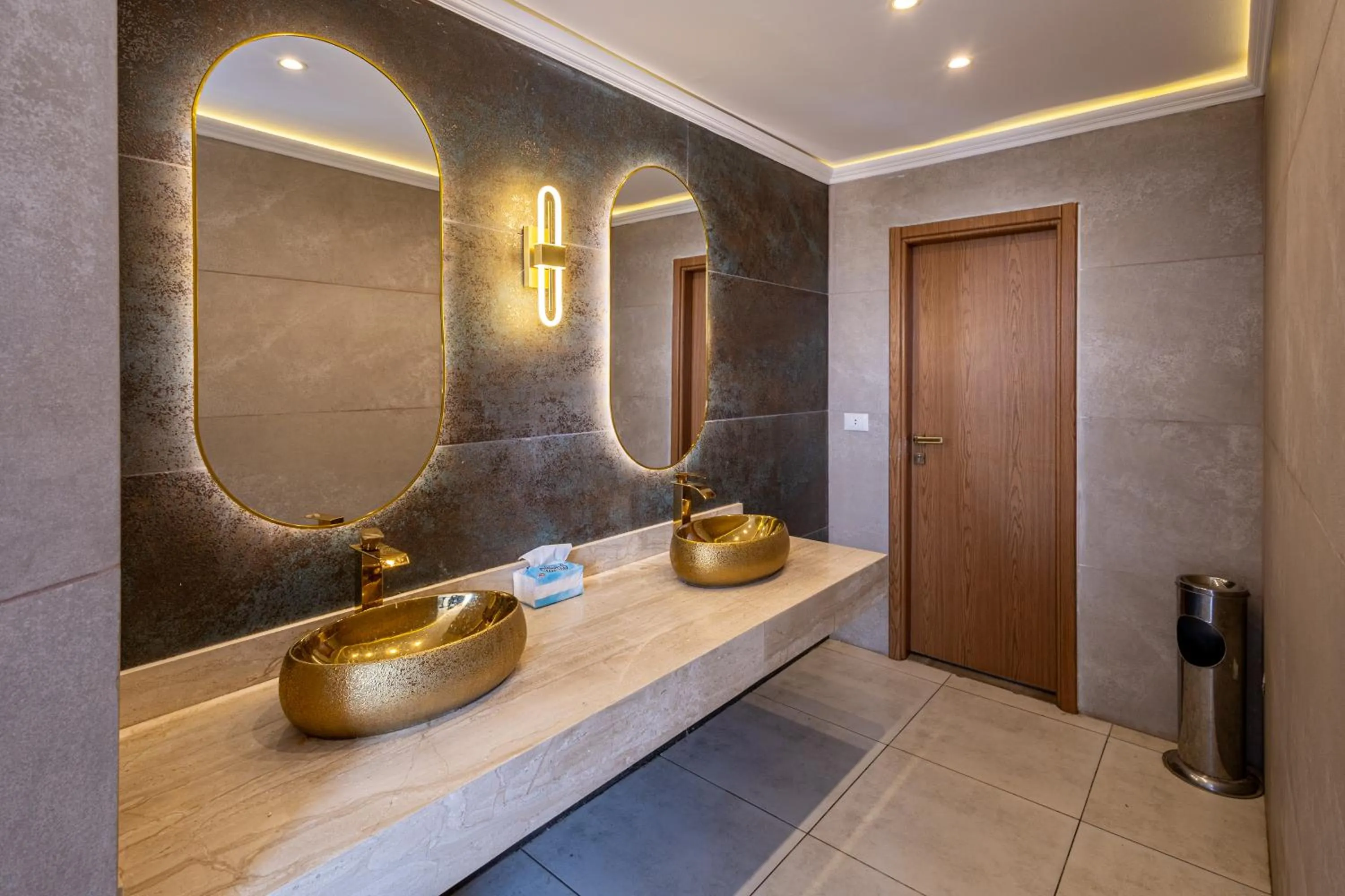 Restaurant/places to eat in Pyramids sunrise inn