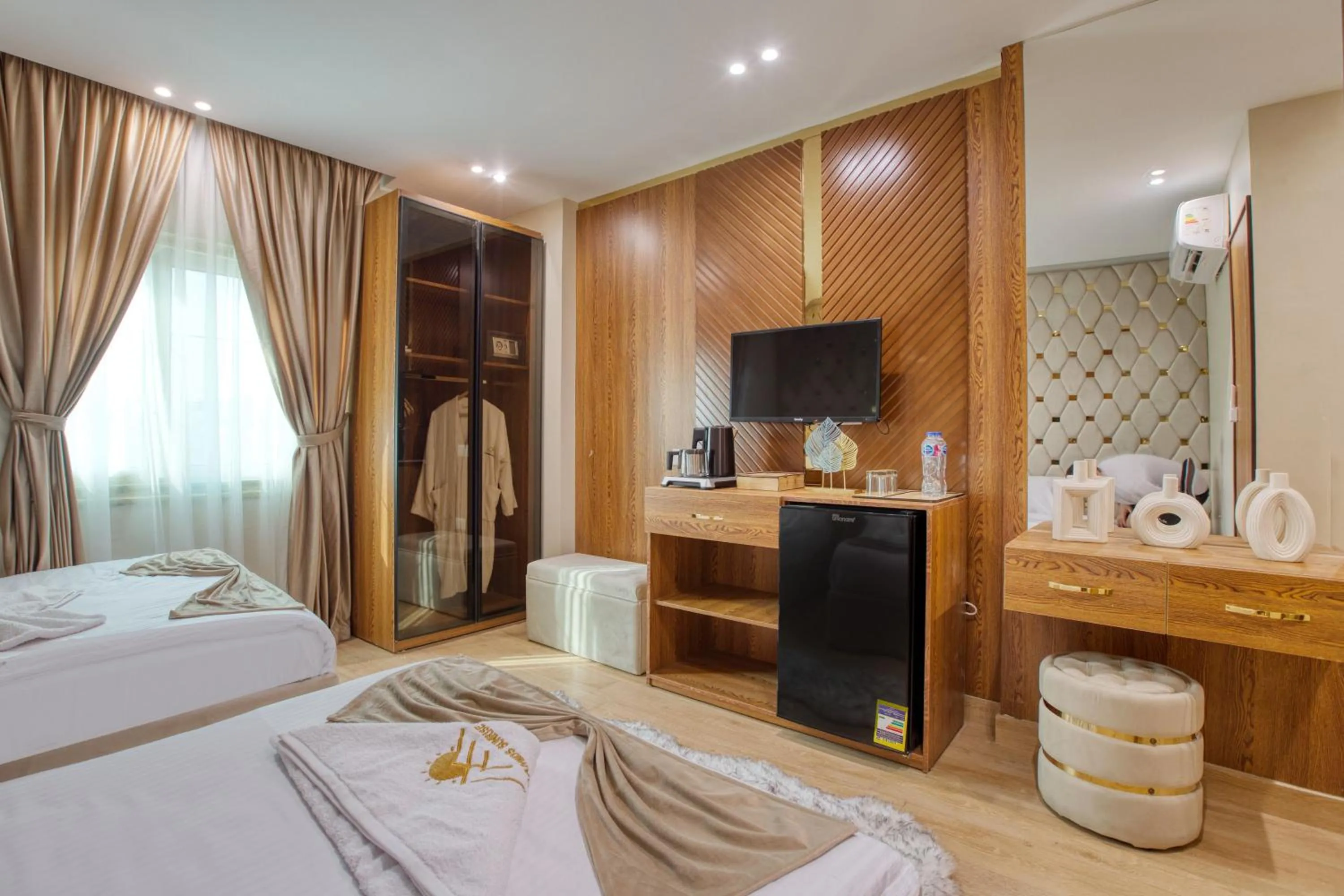 TV and multimedia, Bed in Pyramids sunrise inn