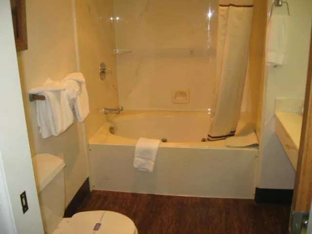 Bath in Little Bear Motel