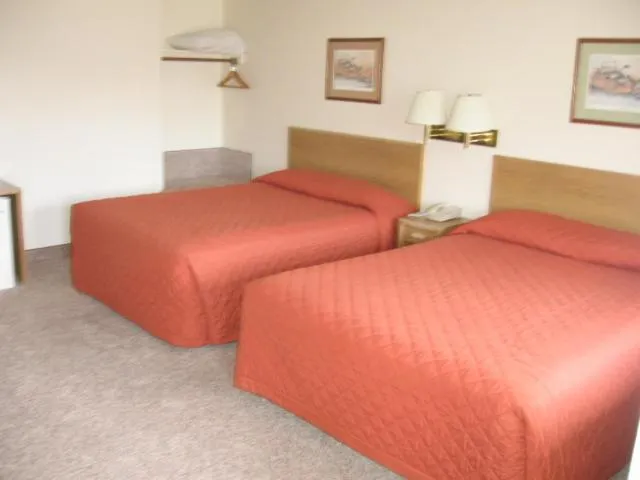 Bedroom, Bed in Little Bear Motel