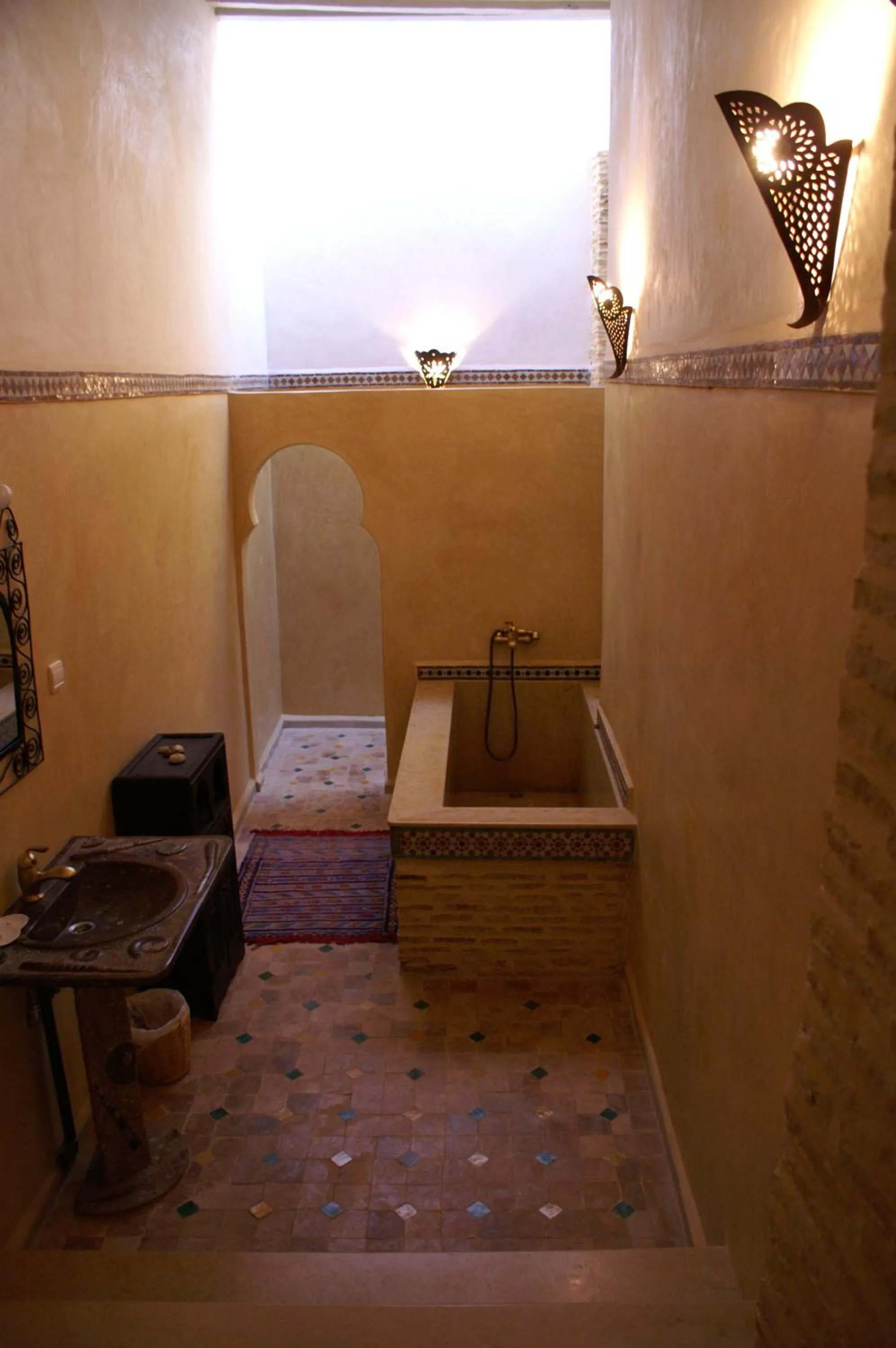 Bathroom in Riad Felloussia