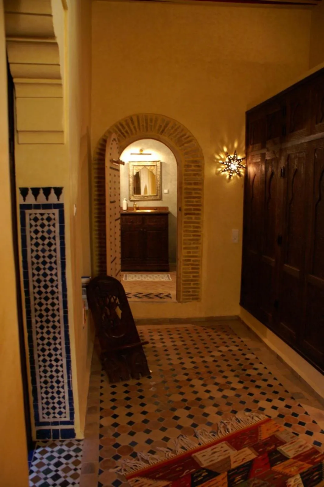 Bathroom, Bed in Riad Felloussia