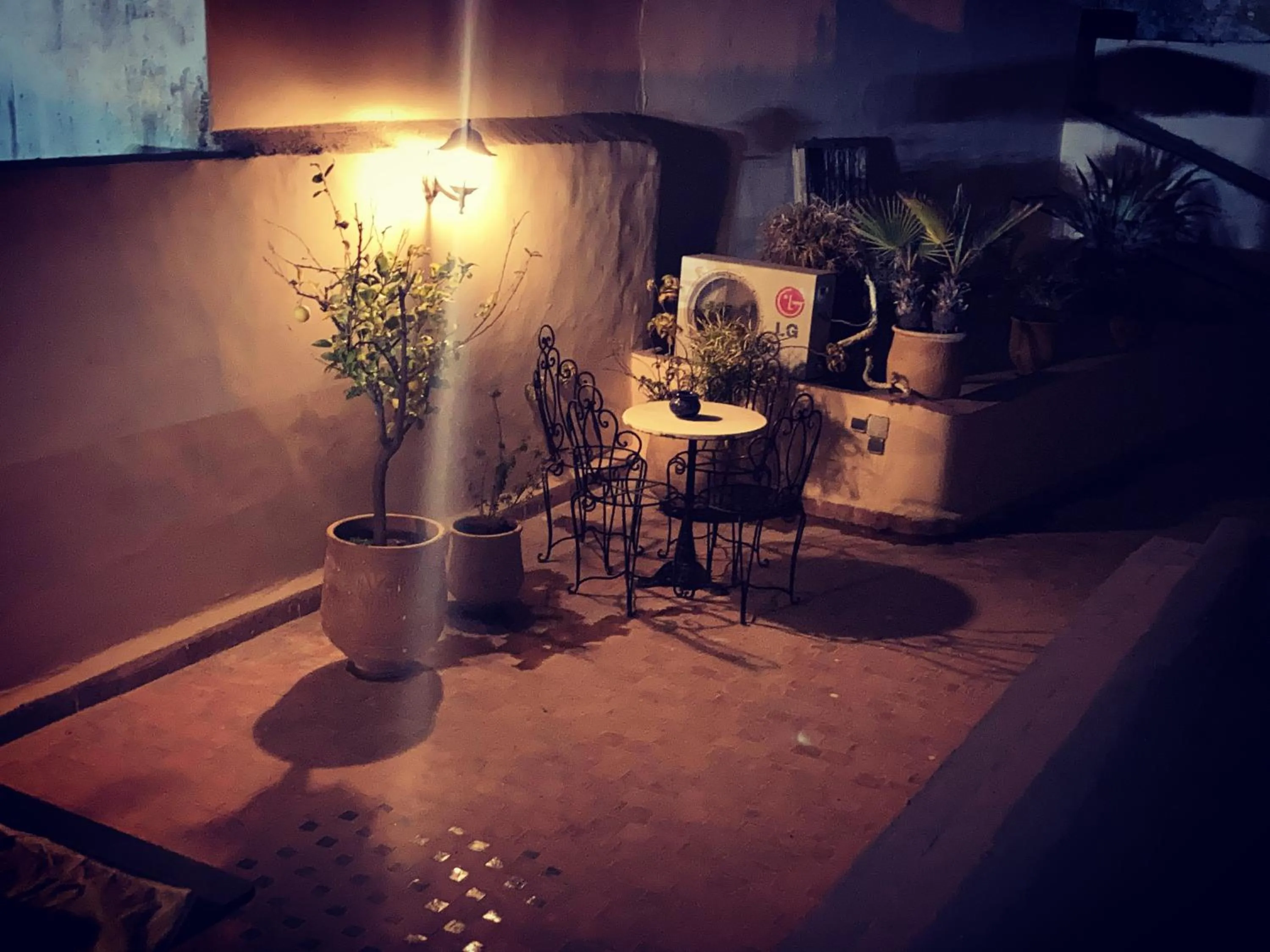 Restaurant/places to eat in Riad Felloussia