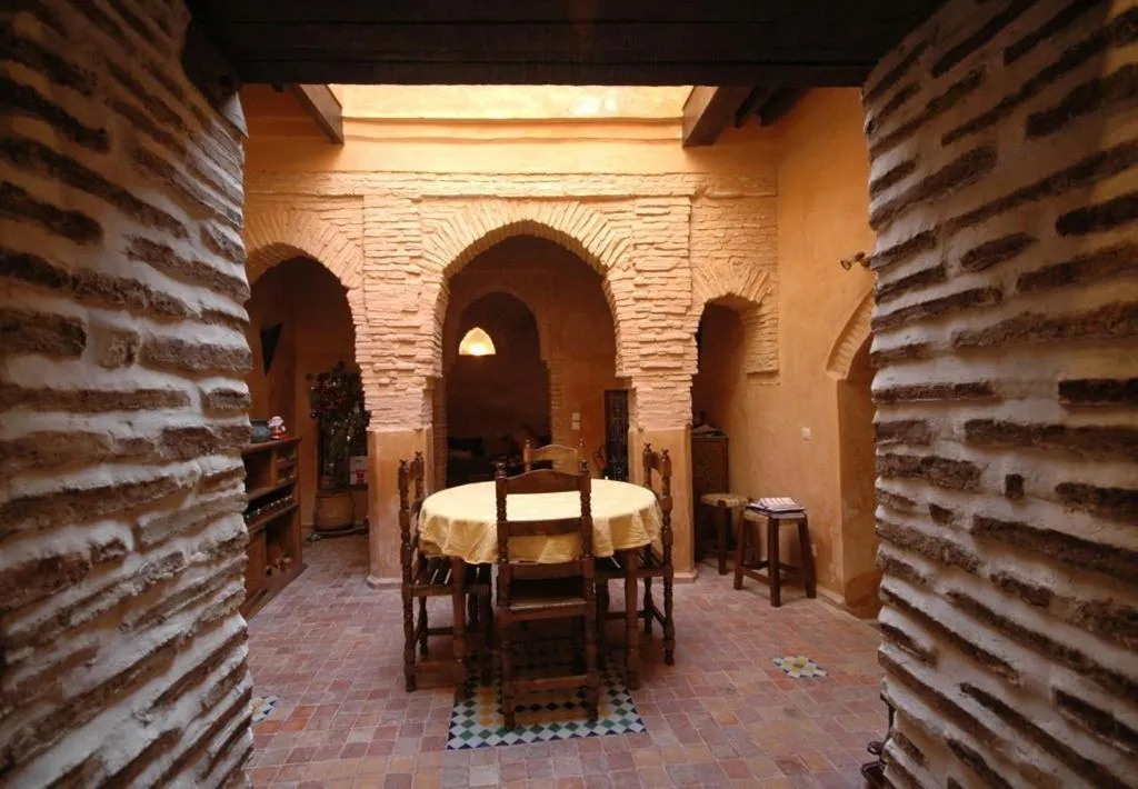 Restaurant/places to eat in Riad Felloussia