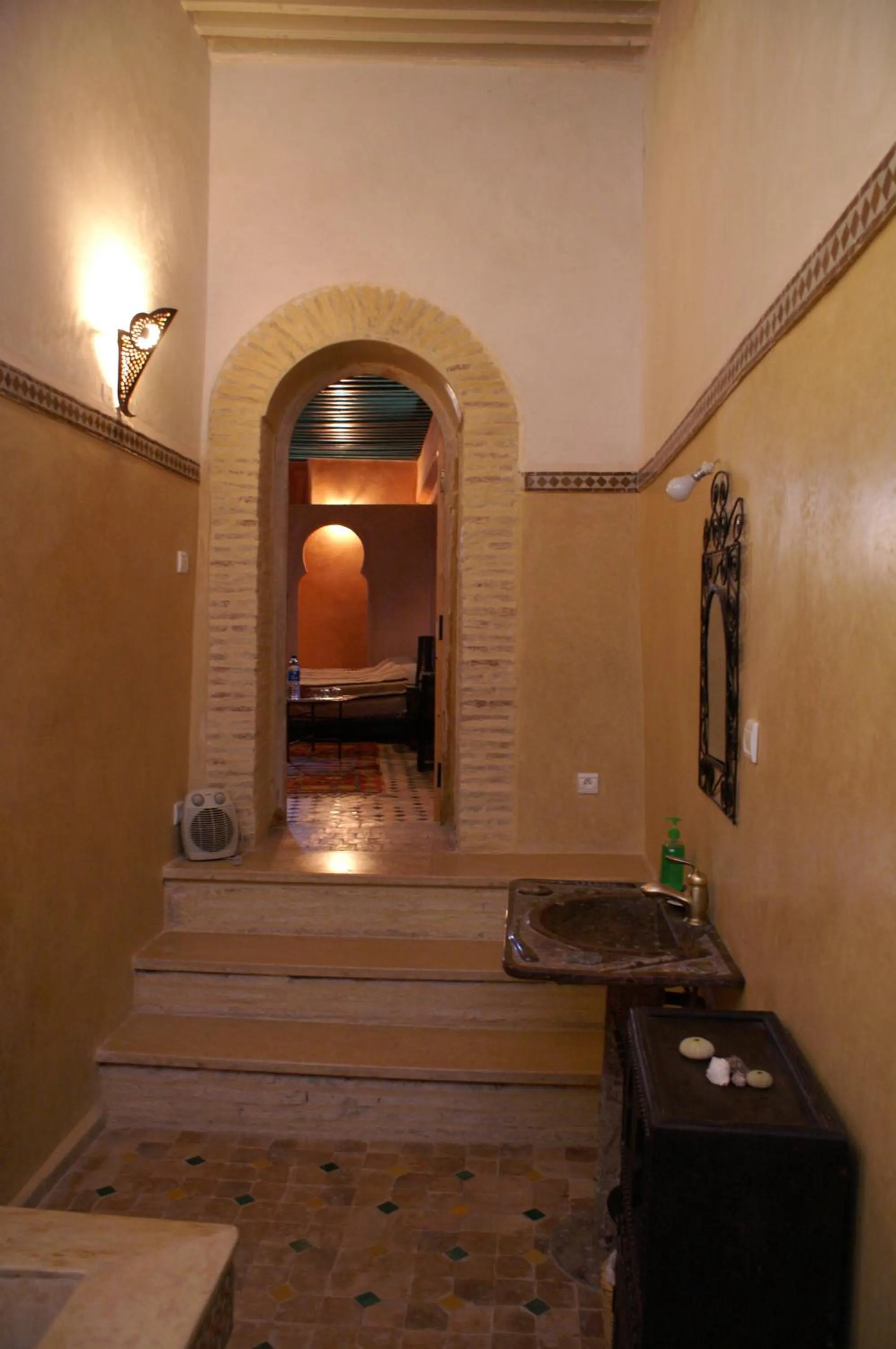 Bathroom in Riad Felloussia