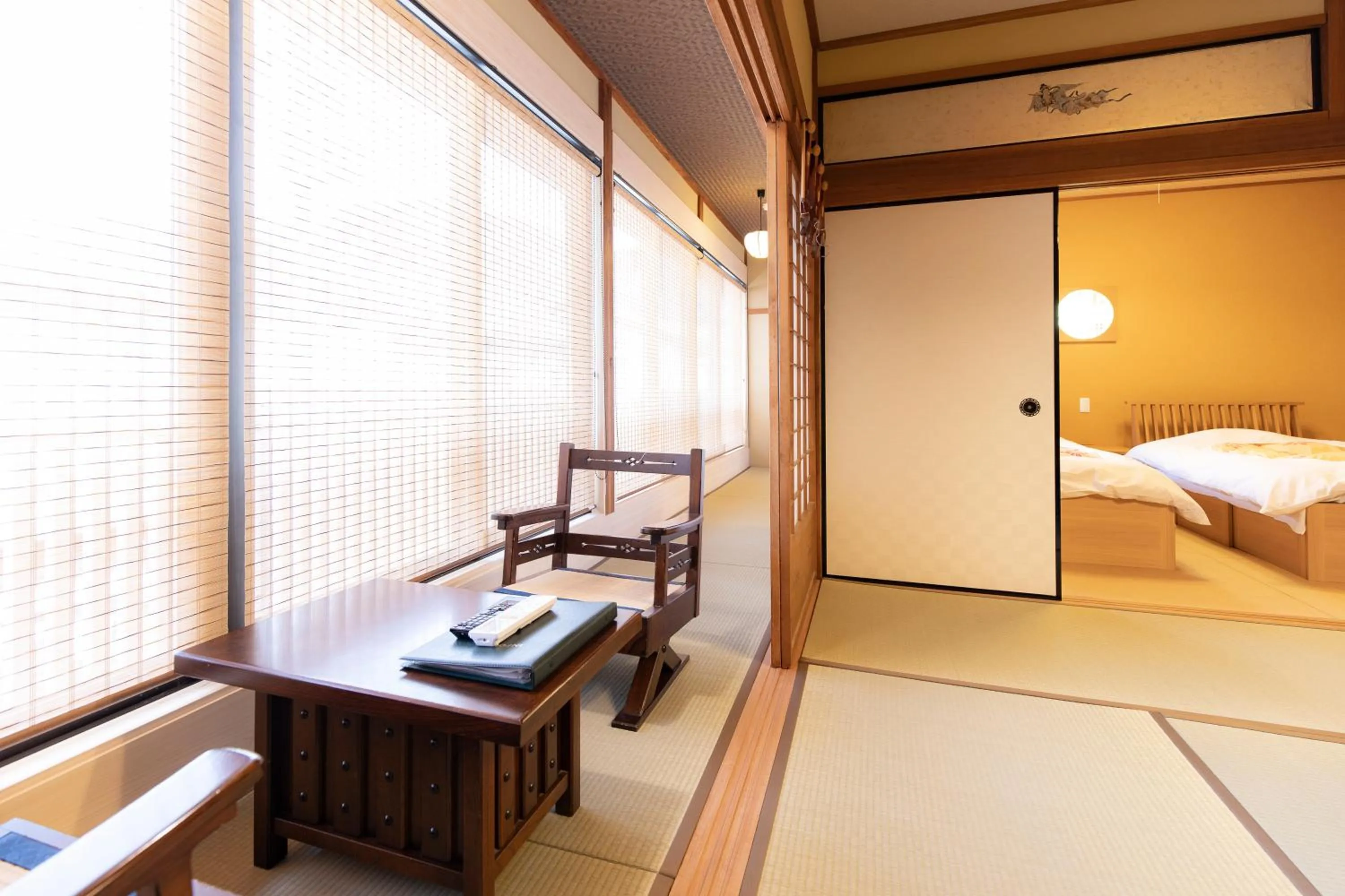 Photo of the whole room, Bed in Kadojin