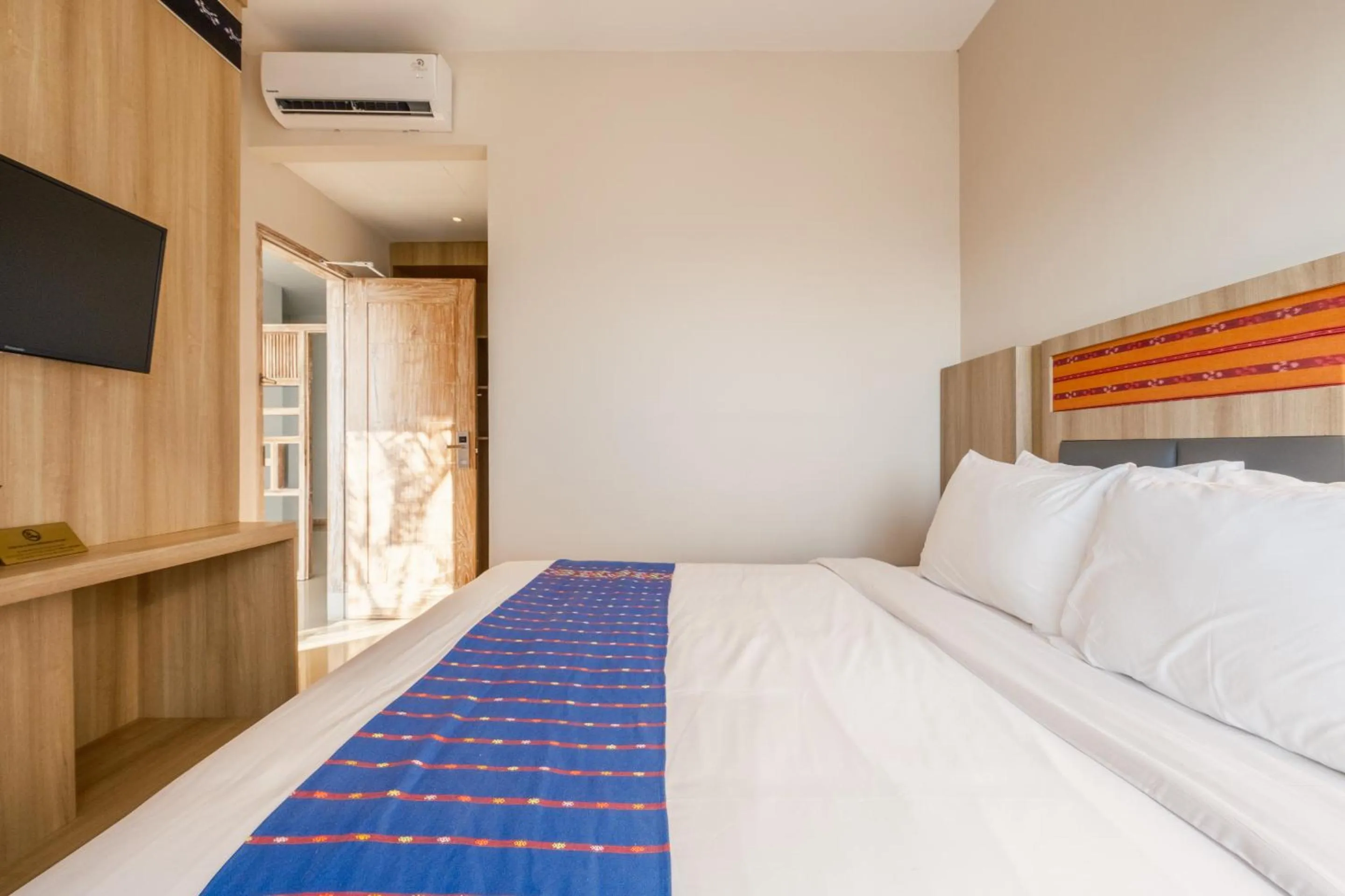 Bed in DEJAVU 2.0 HOTEL BAJO KOMODO