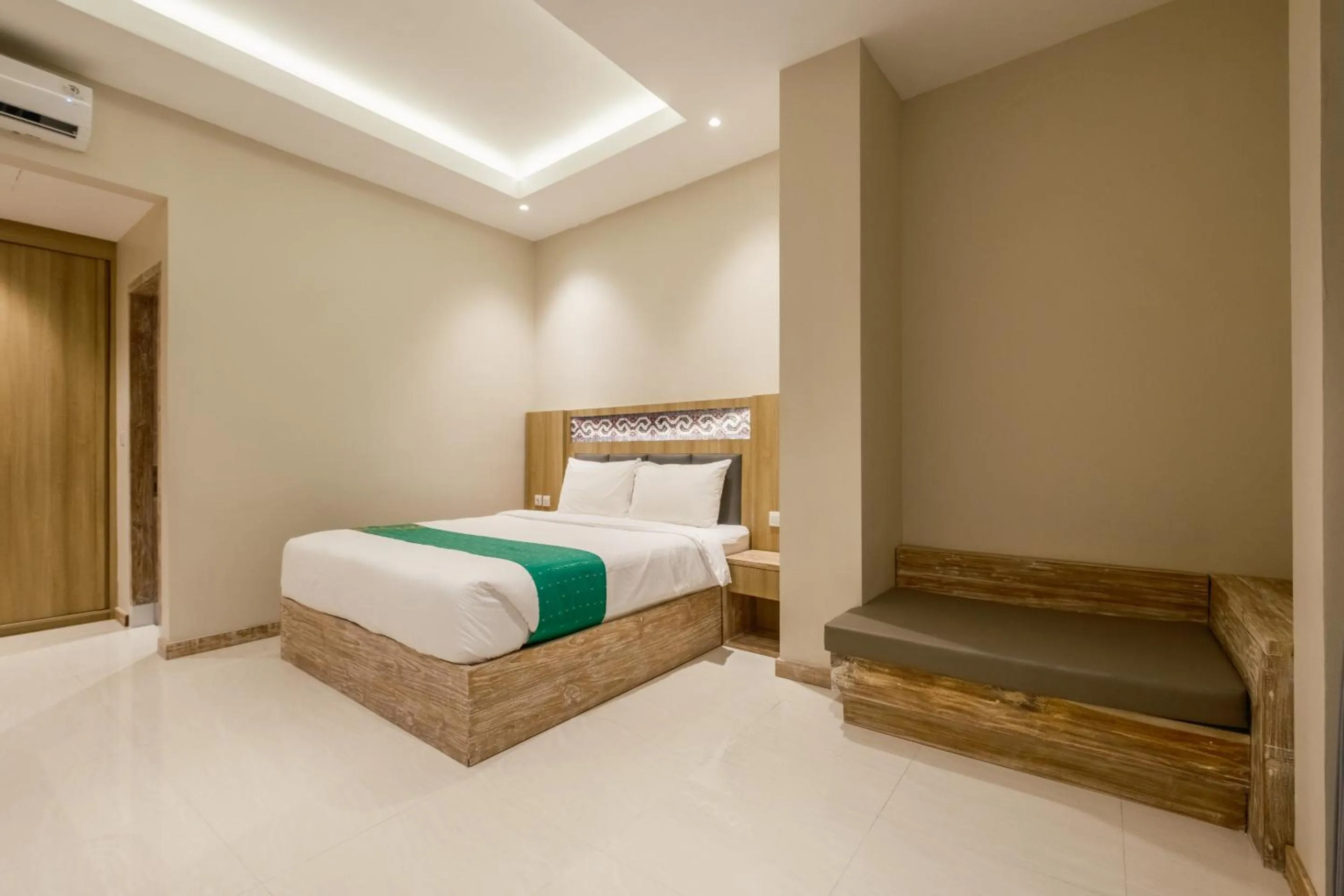 Bed in DEJAVU 2.0 HOTEL BAJO KOMODO