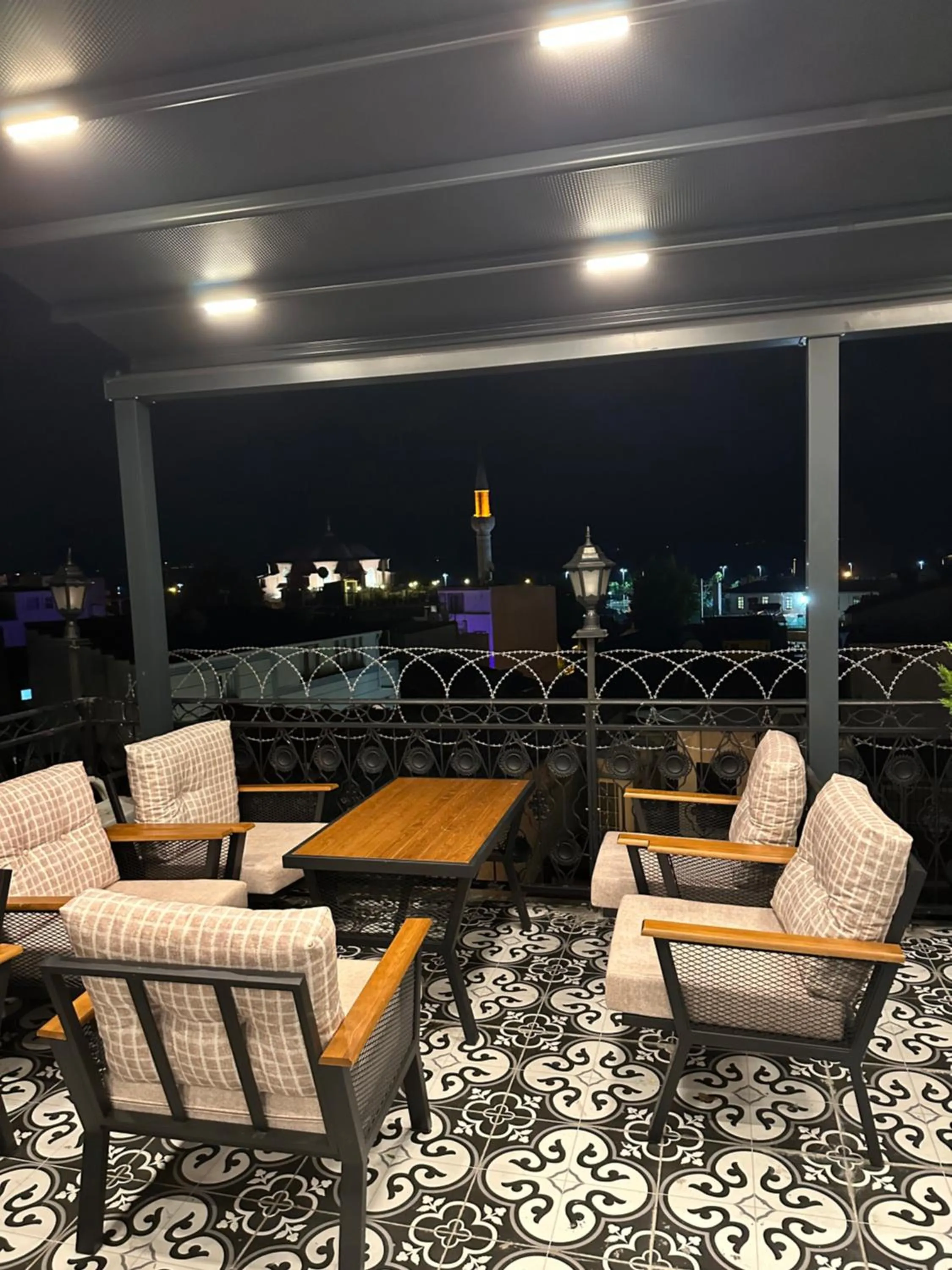 Night in IMMORTELLE HOTEL