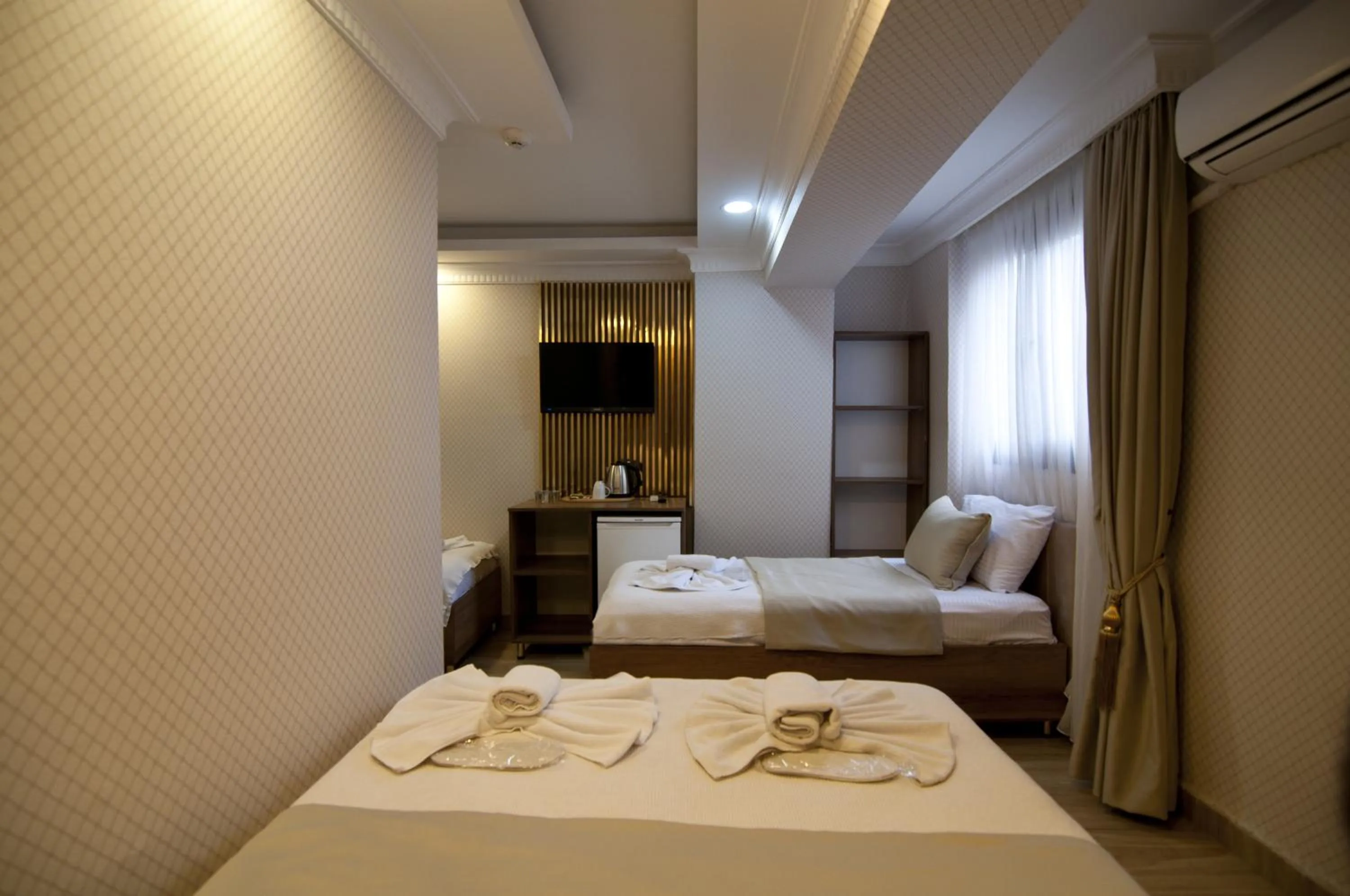 Shower, Bed in IMMORTELLE HOTEL