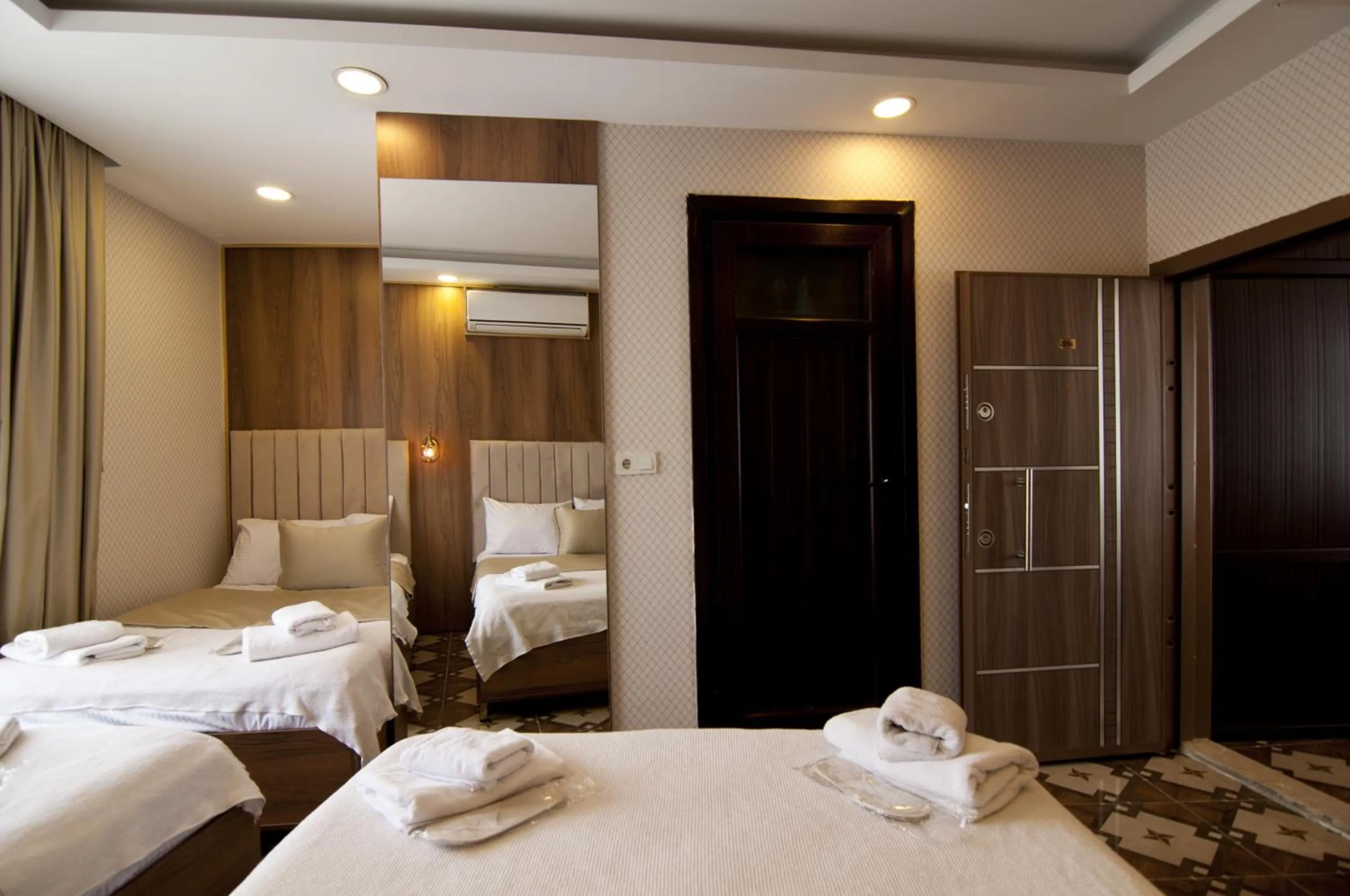 Shower, Bed in IMMORTELLE HOTEL
