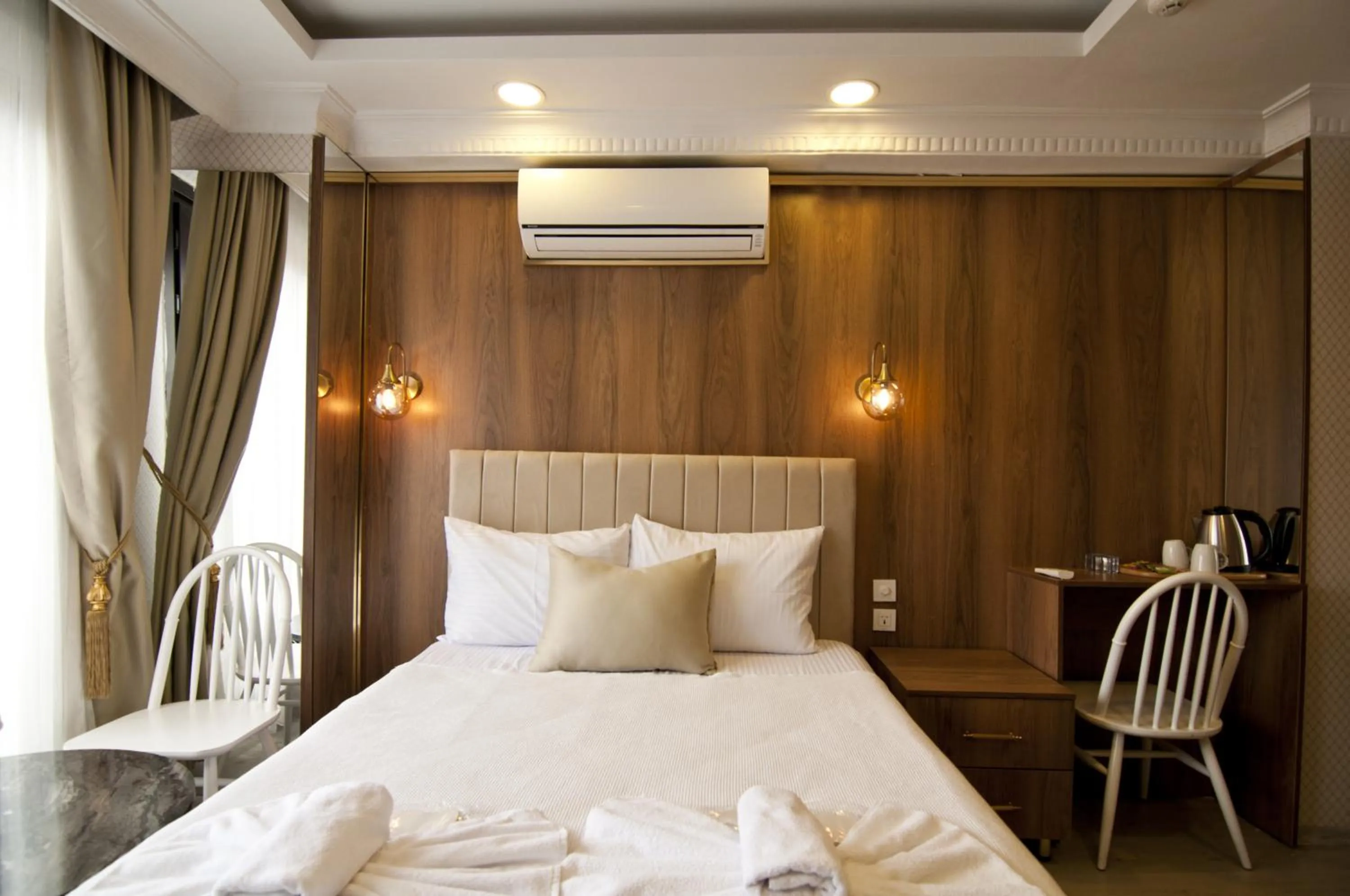 Bed in IMMORTELLE HOTEL