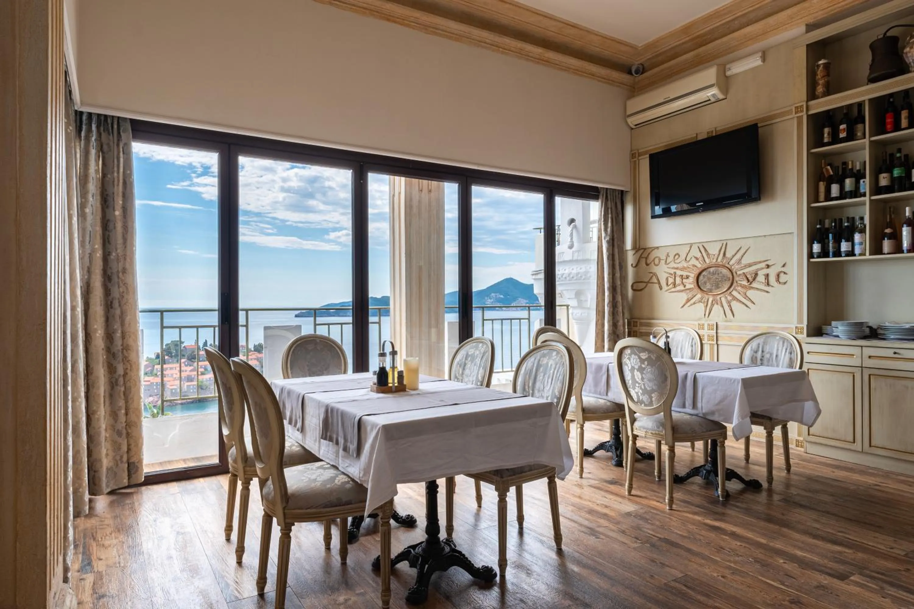 Restaurant/places to eat in Hotel Adrović