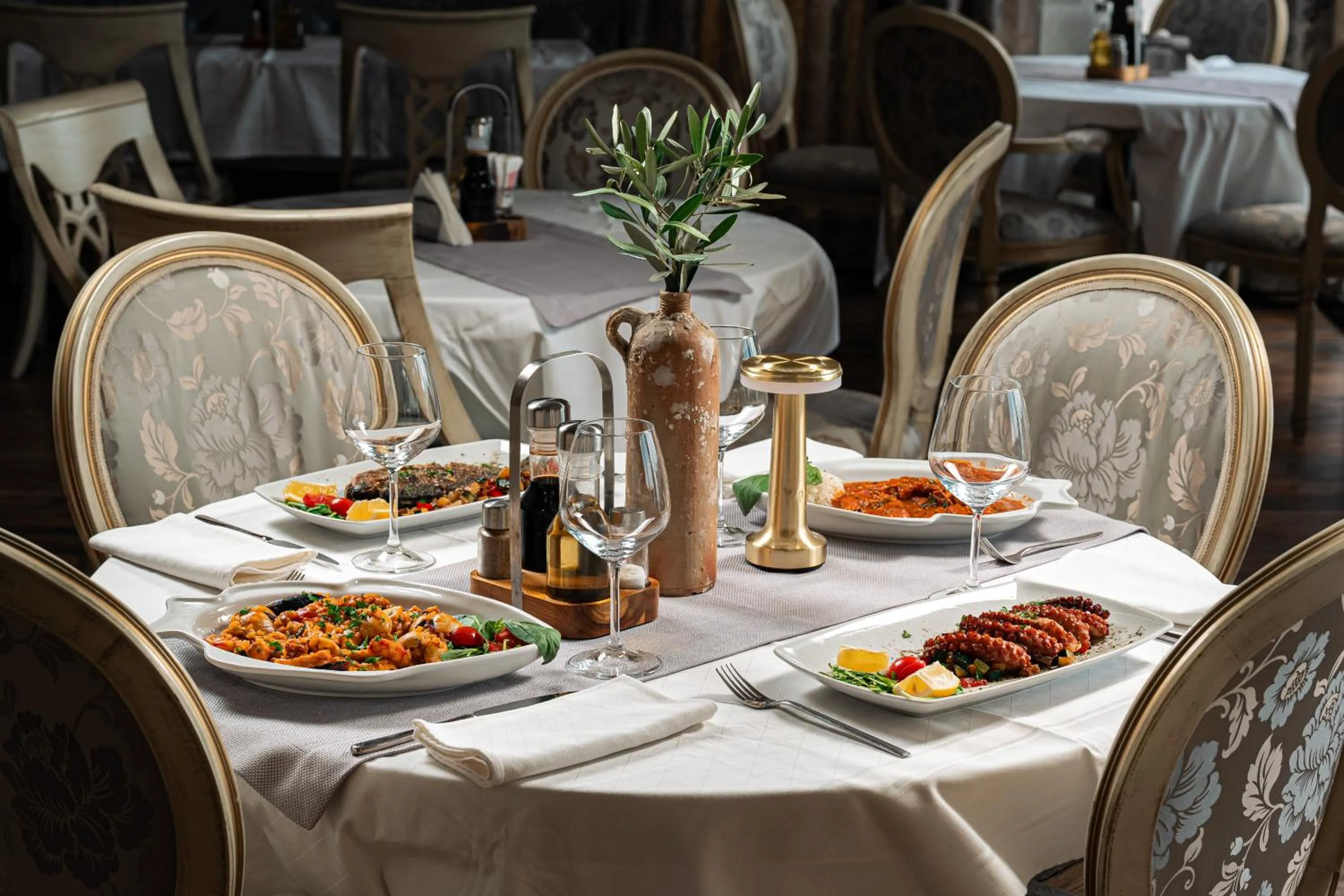 Restaurant/places to eat in Hotel Adrović