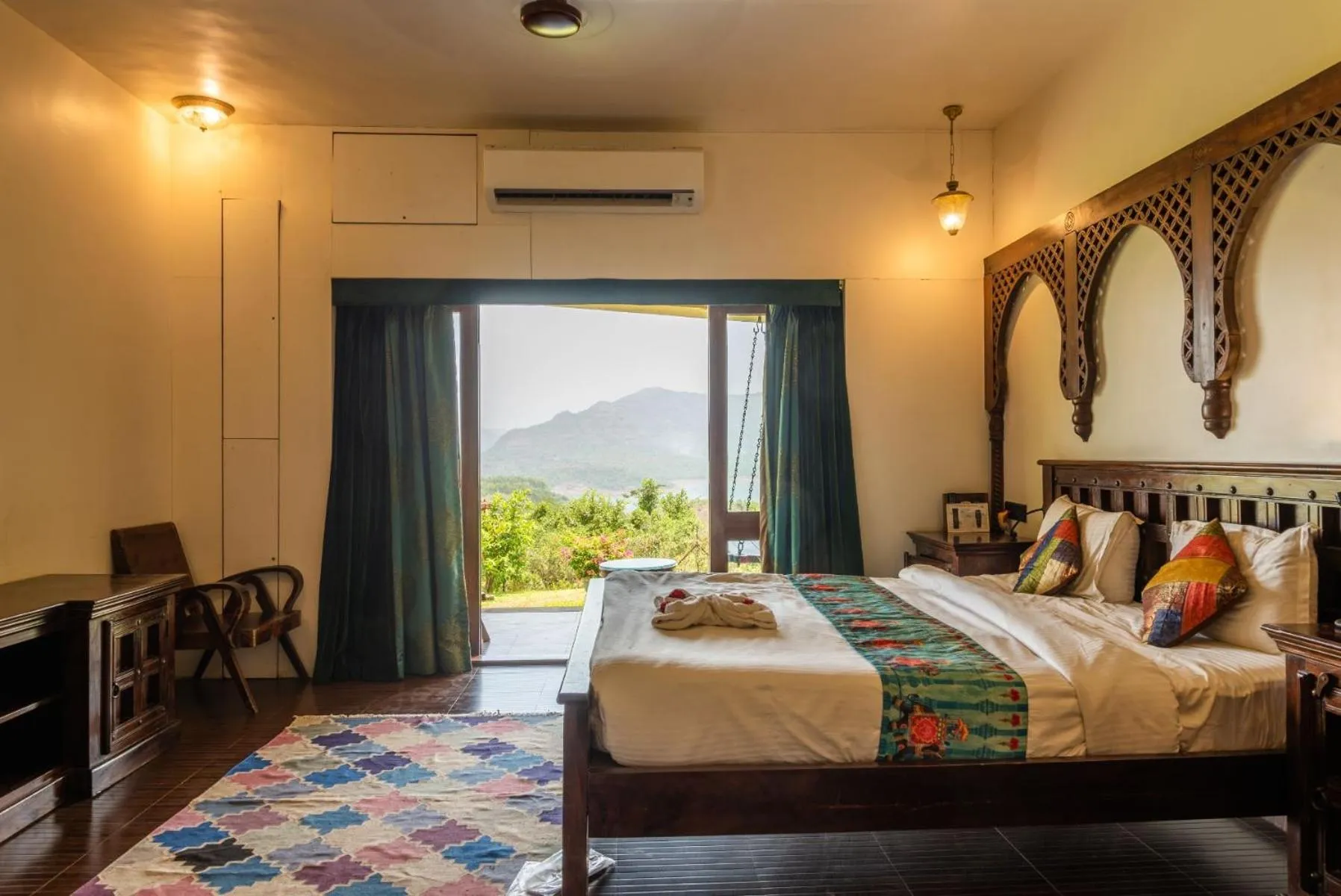 Lake view, Bed in Malhar Machi Mountain Resorts