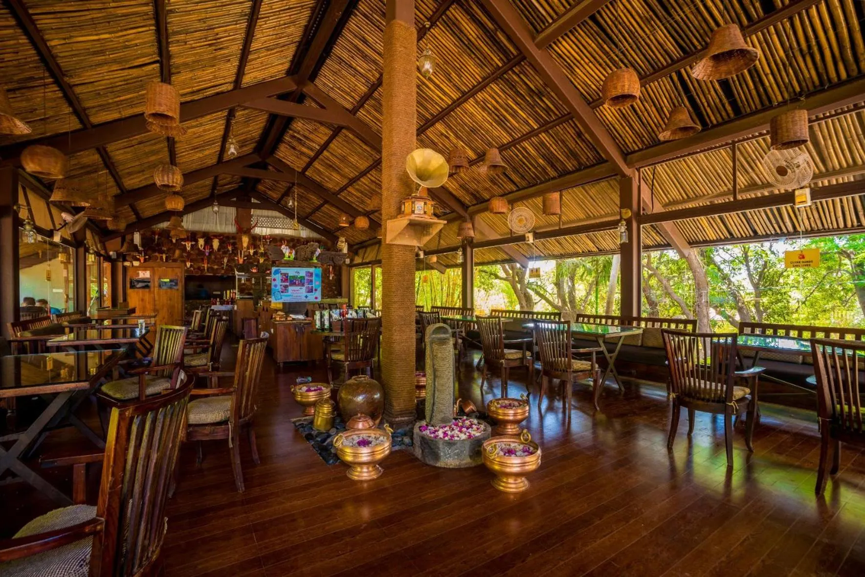 Restaurant/places to eat in Malhar Machi Mountain Resorts