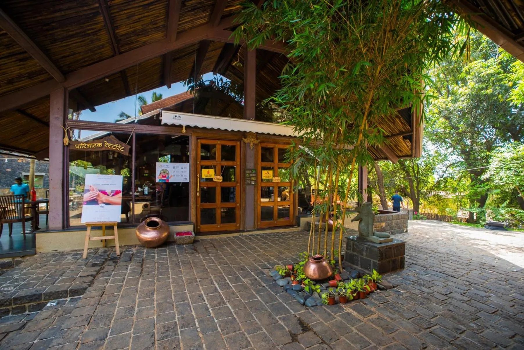 Restaurant/places to eat in Malhar Machi Mountain Resorts