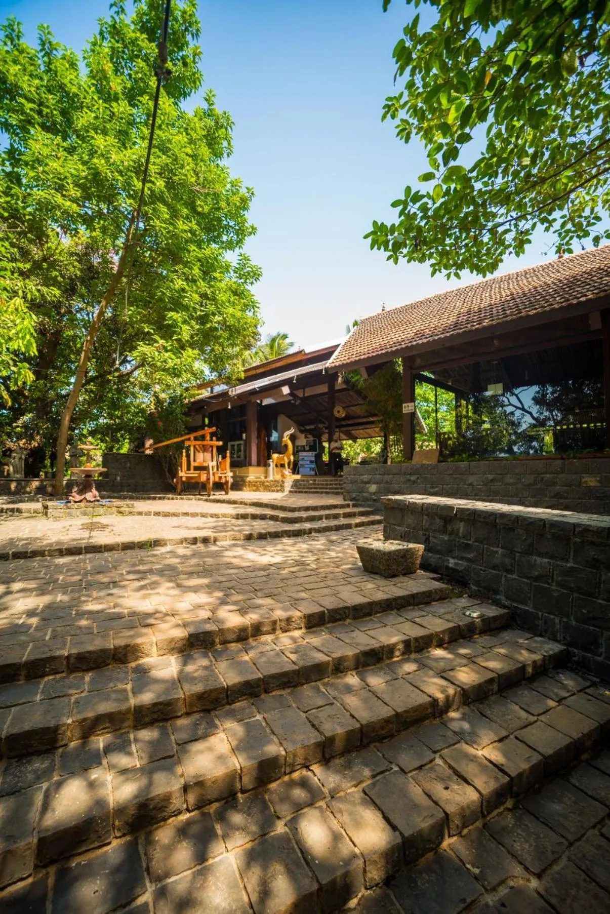 Restaurant/places to eat in Malhar Machi Mountain Resorts