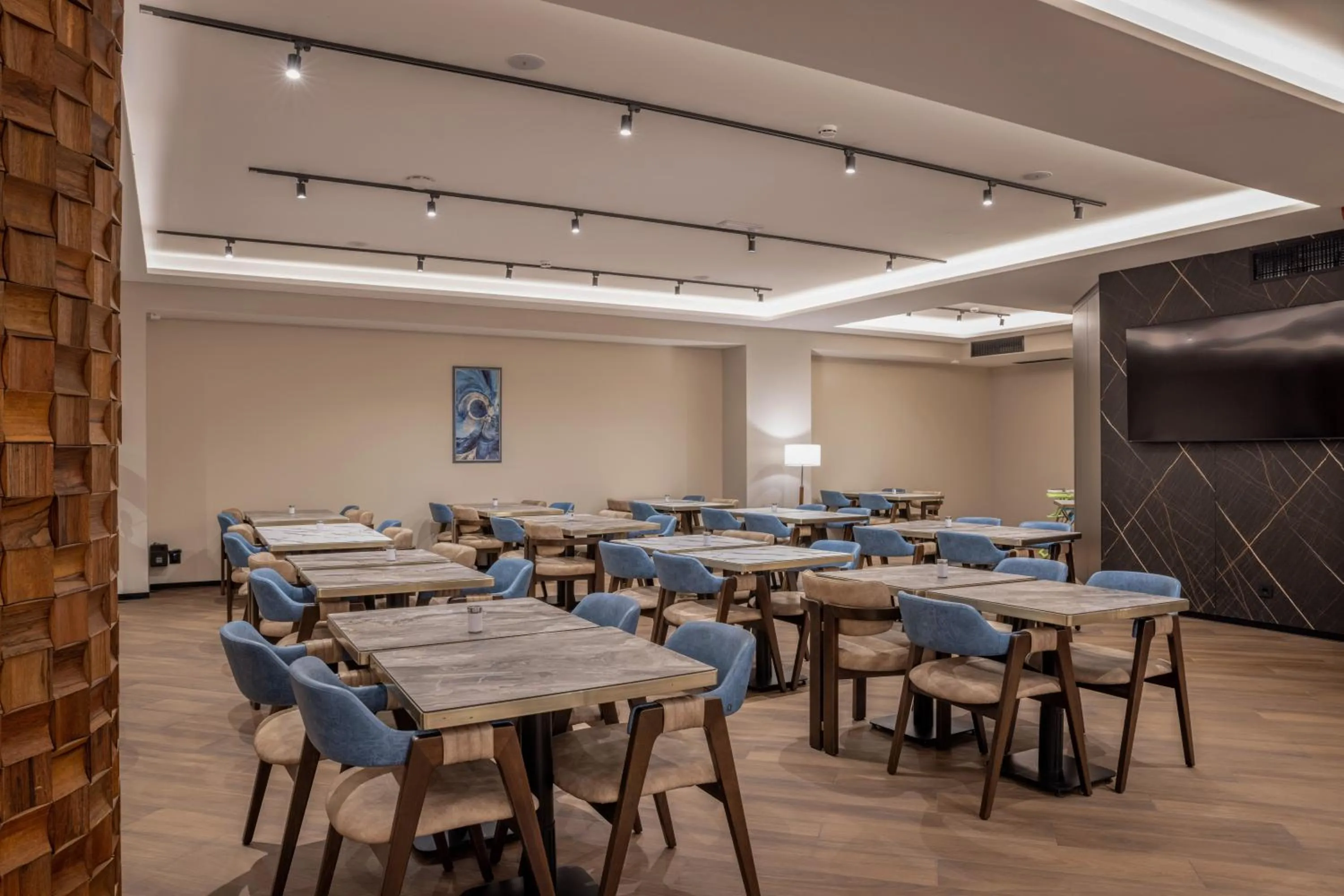 Restaurant/places to eat in Nobel Design Hotel