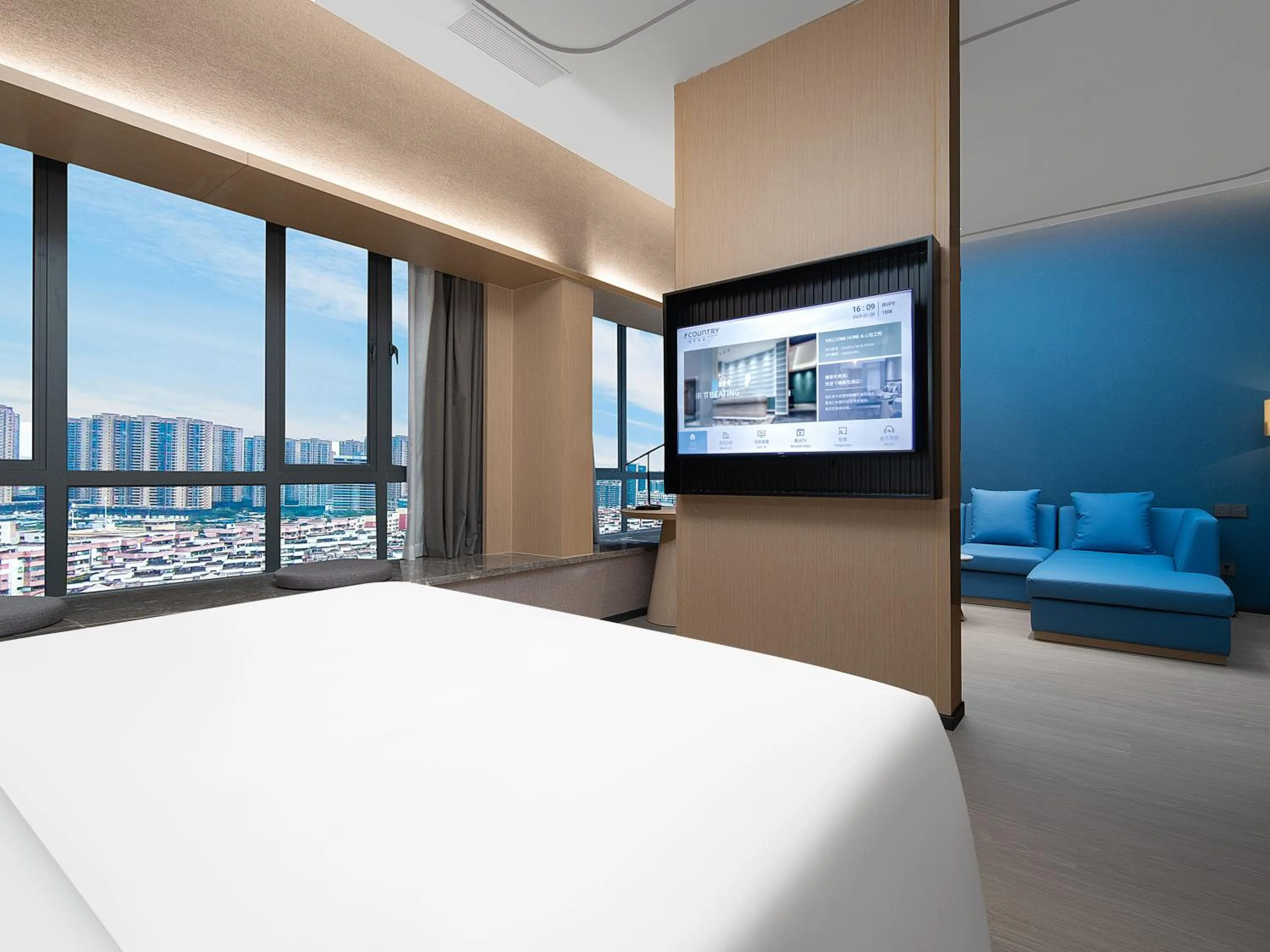TV and multimedia in Country Inn & Suites by Radisson - Taishan East Branch