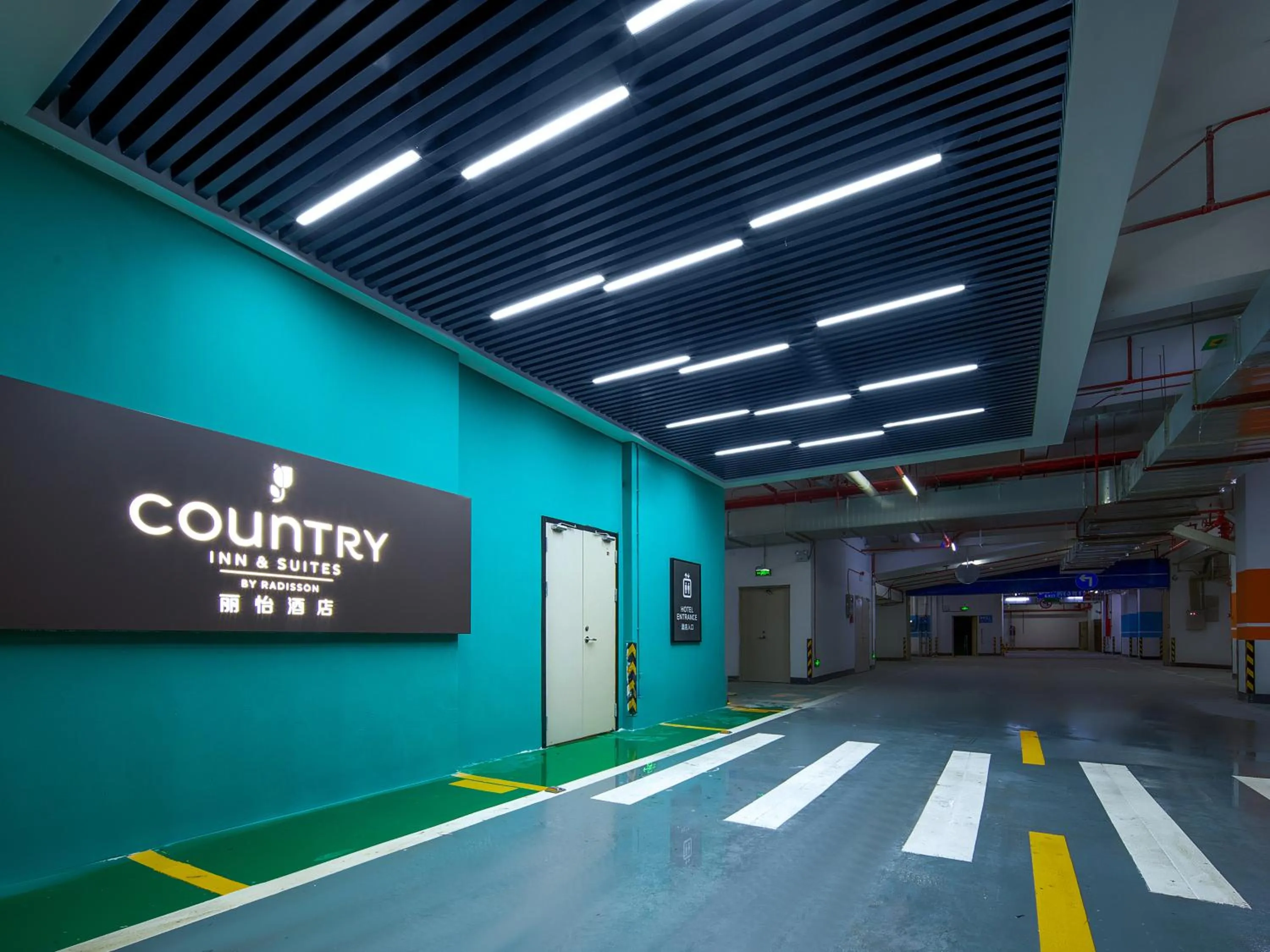 Parking in Country Inn & Suites by Radisson - Taishan East Branch