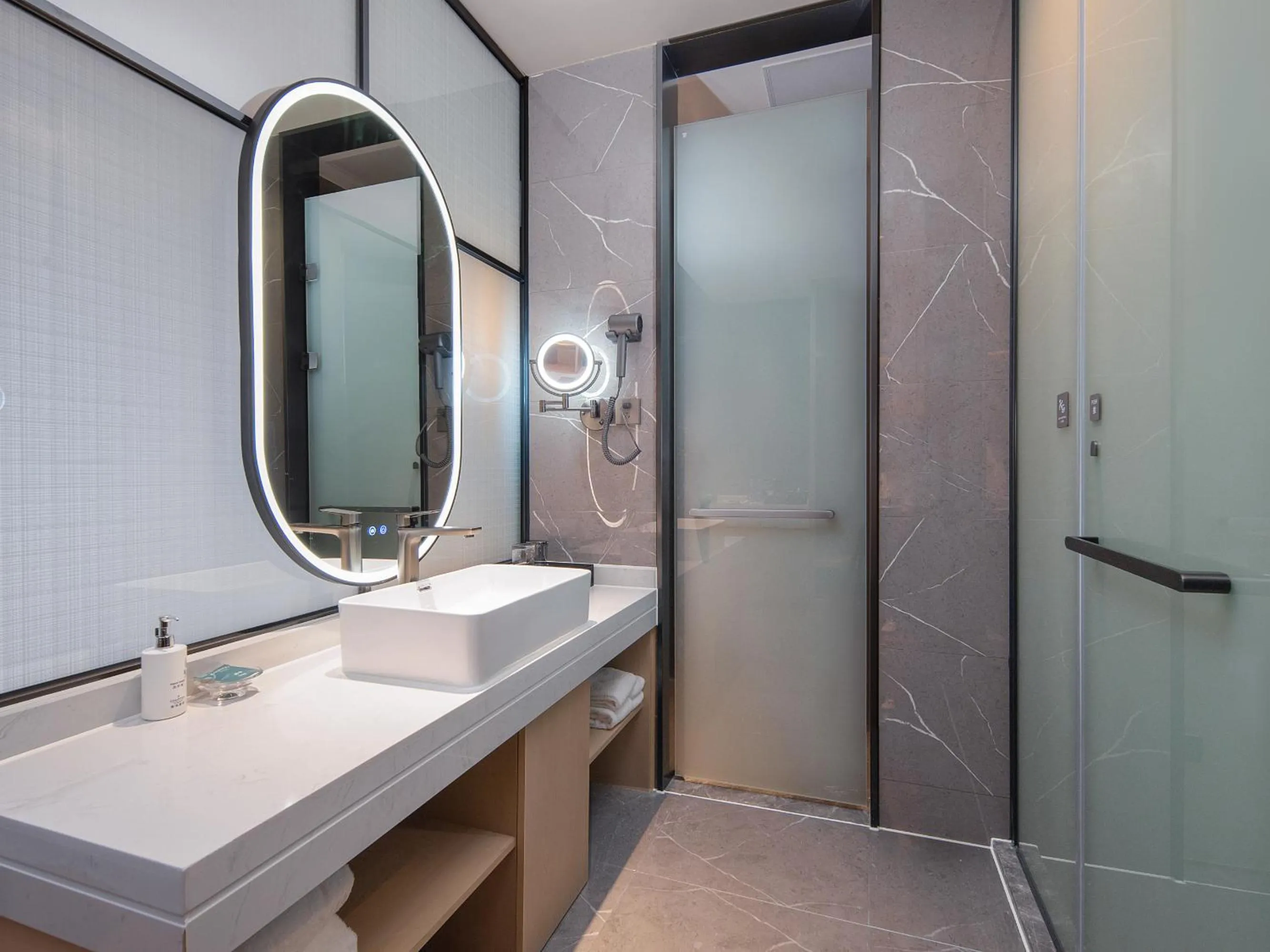 Shower in Country Inn & Suites by Radisson - Taishan East Branch