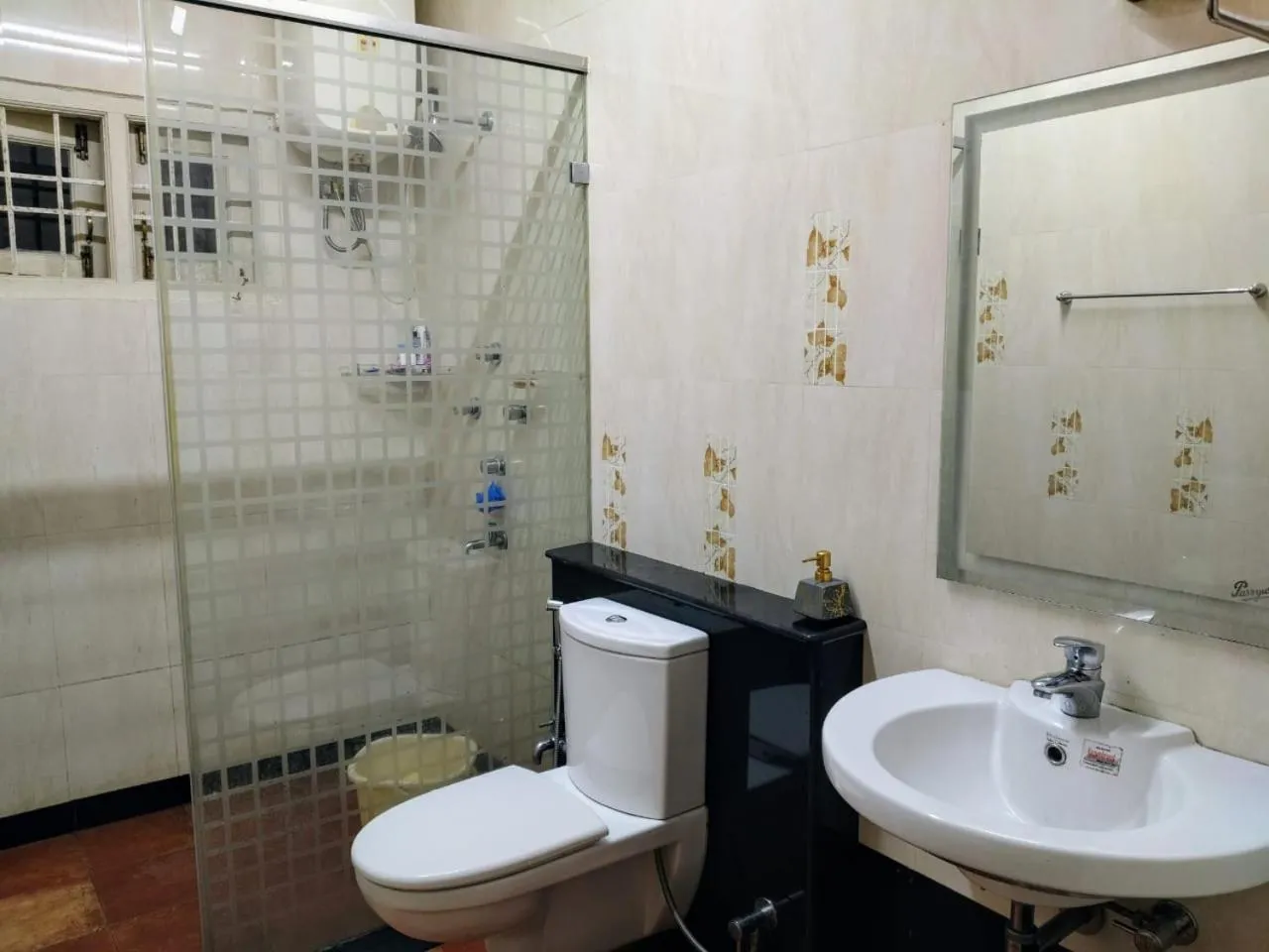 Bathroom in Yercaud Bungalow Stay