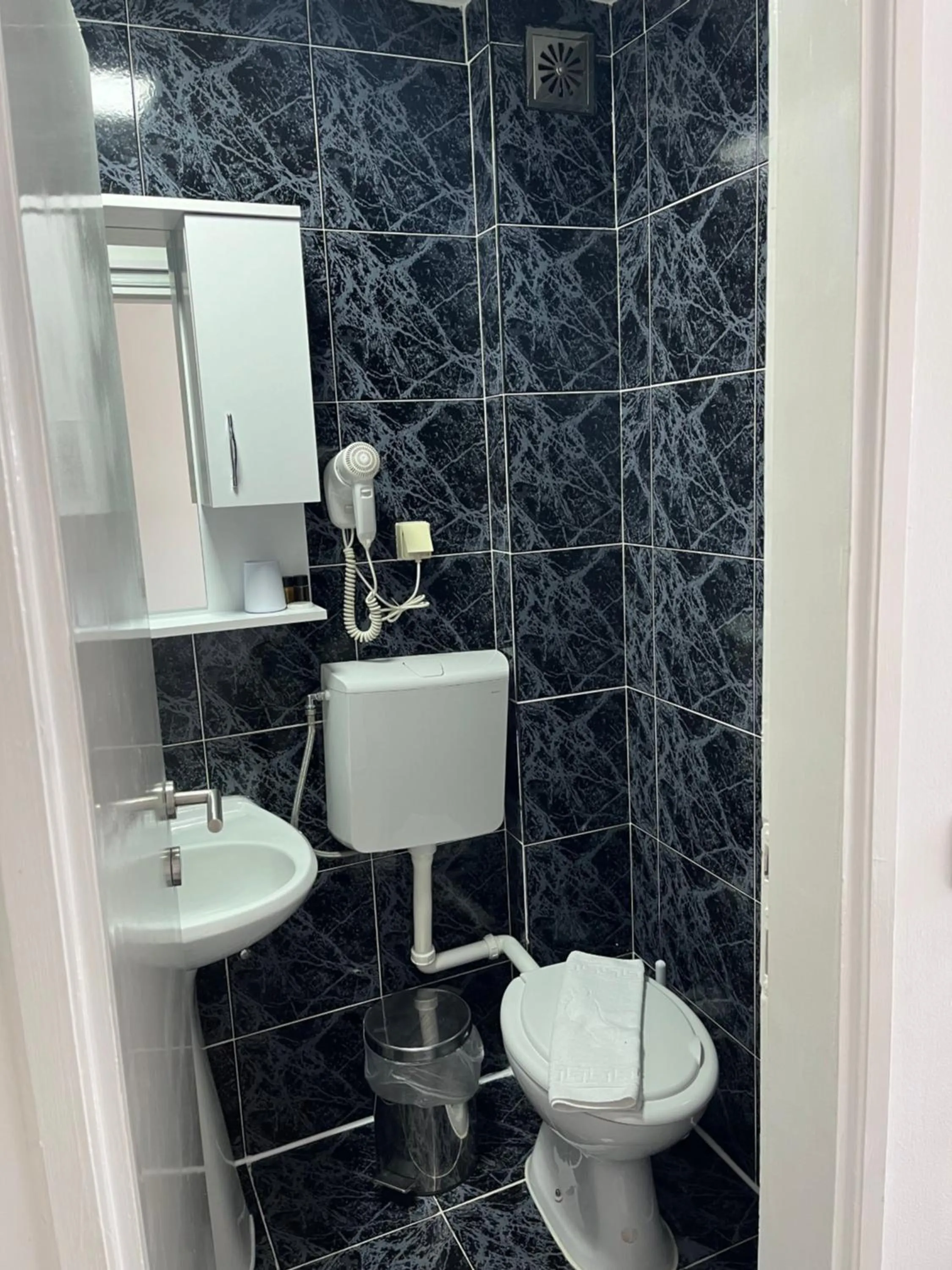 Shower in Hotel Azzurro