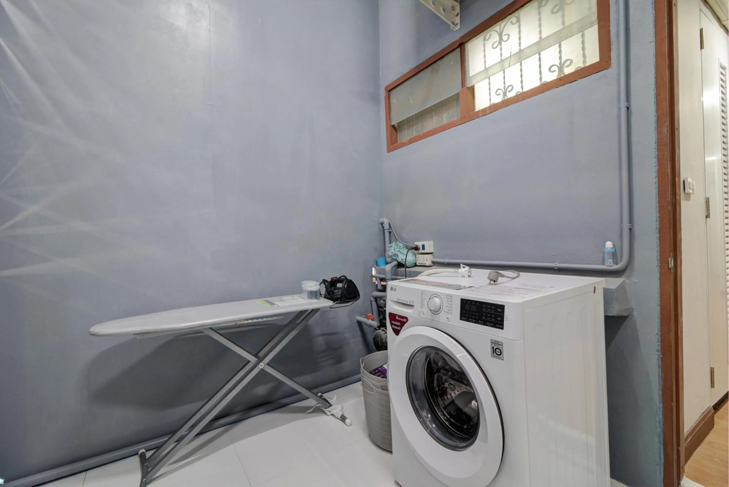 washing machine in Bangkok Watergate Townhouse 曼谷中心水門家