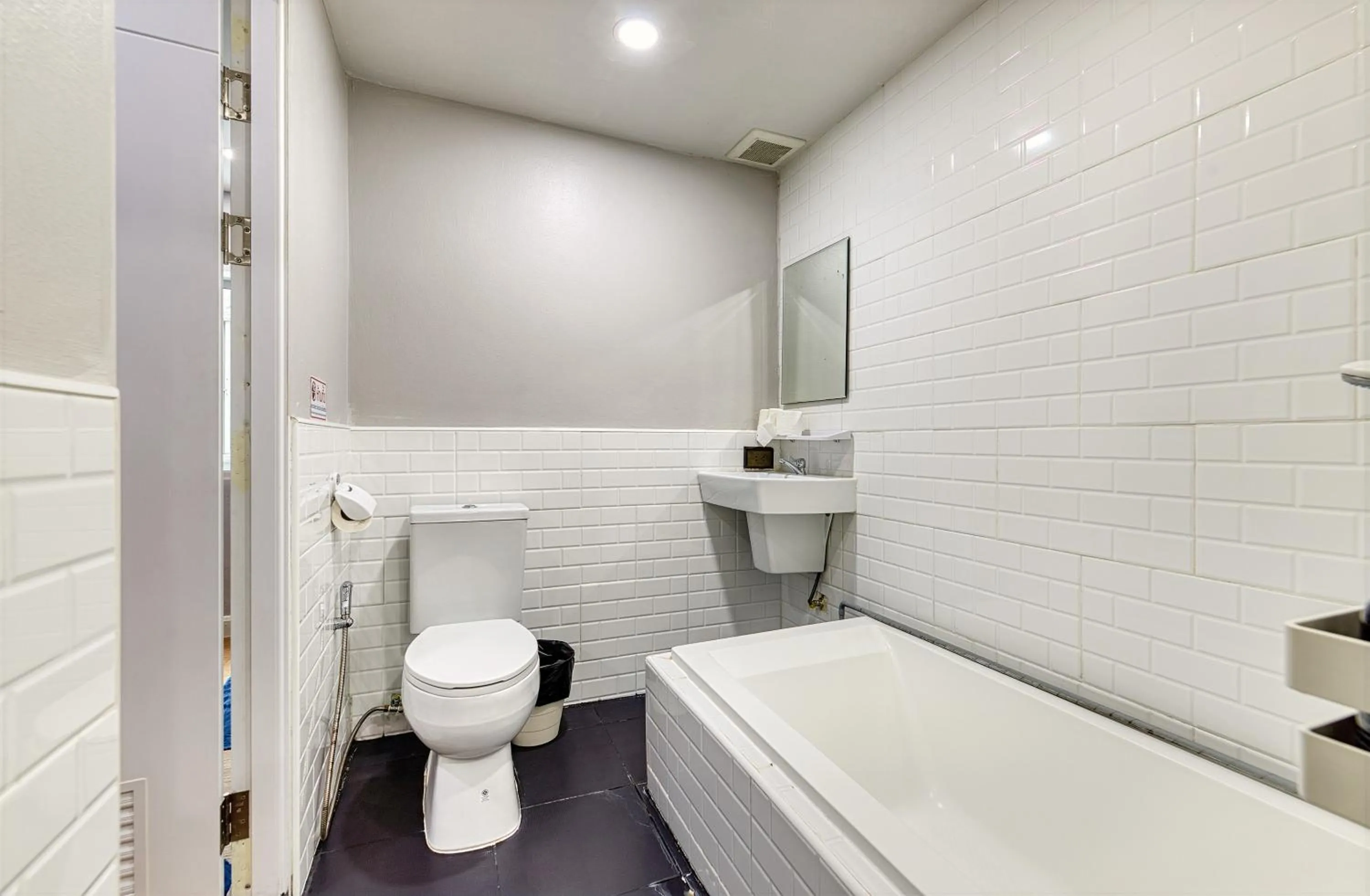 Bathroom in Bangkok Watergate Townhouse 曼谷中心水門家