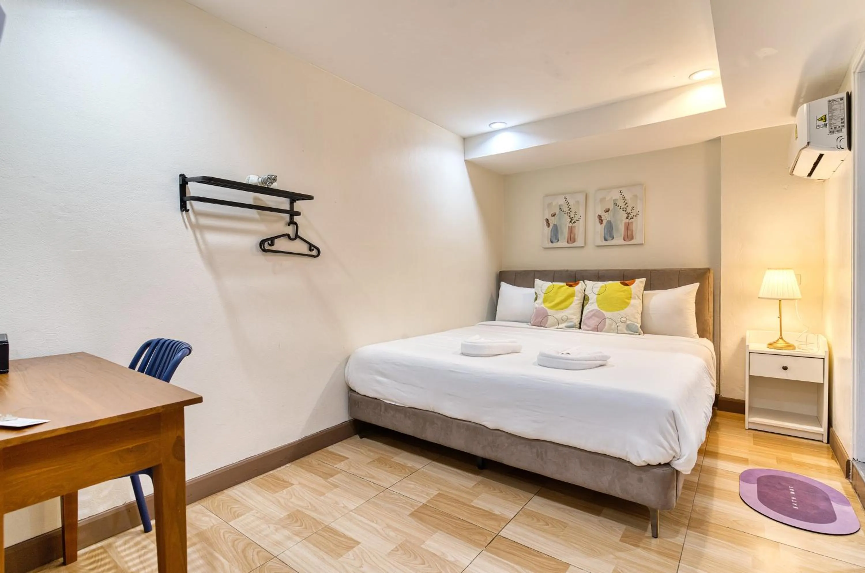 Bed in Bangkok Watergate Townhouse 曼谷中心水門家