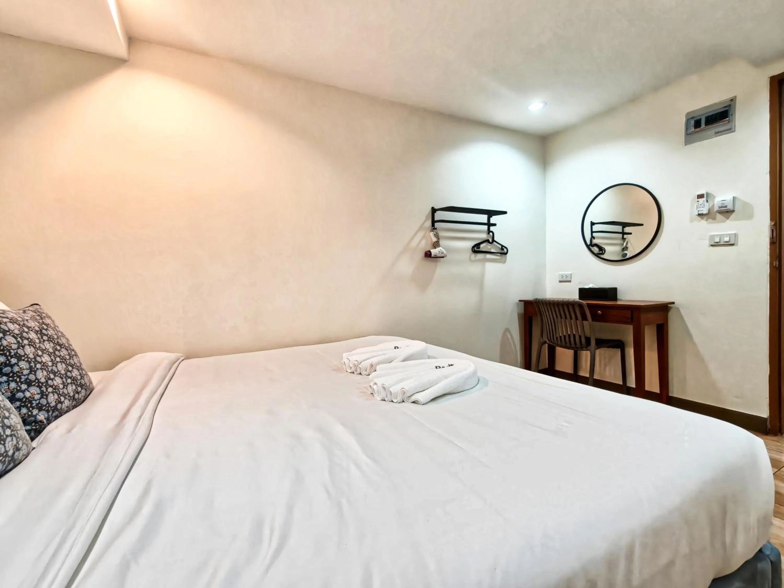 Bed in Bangkok Watergate Townhouse 曼谷中心水門家