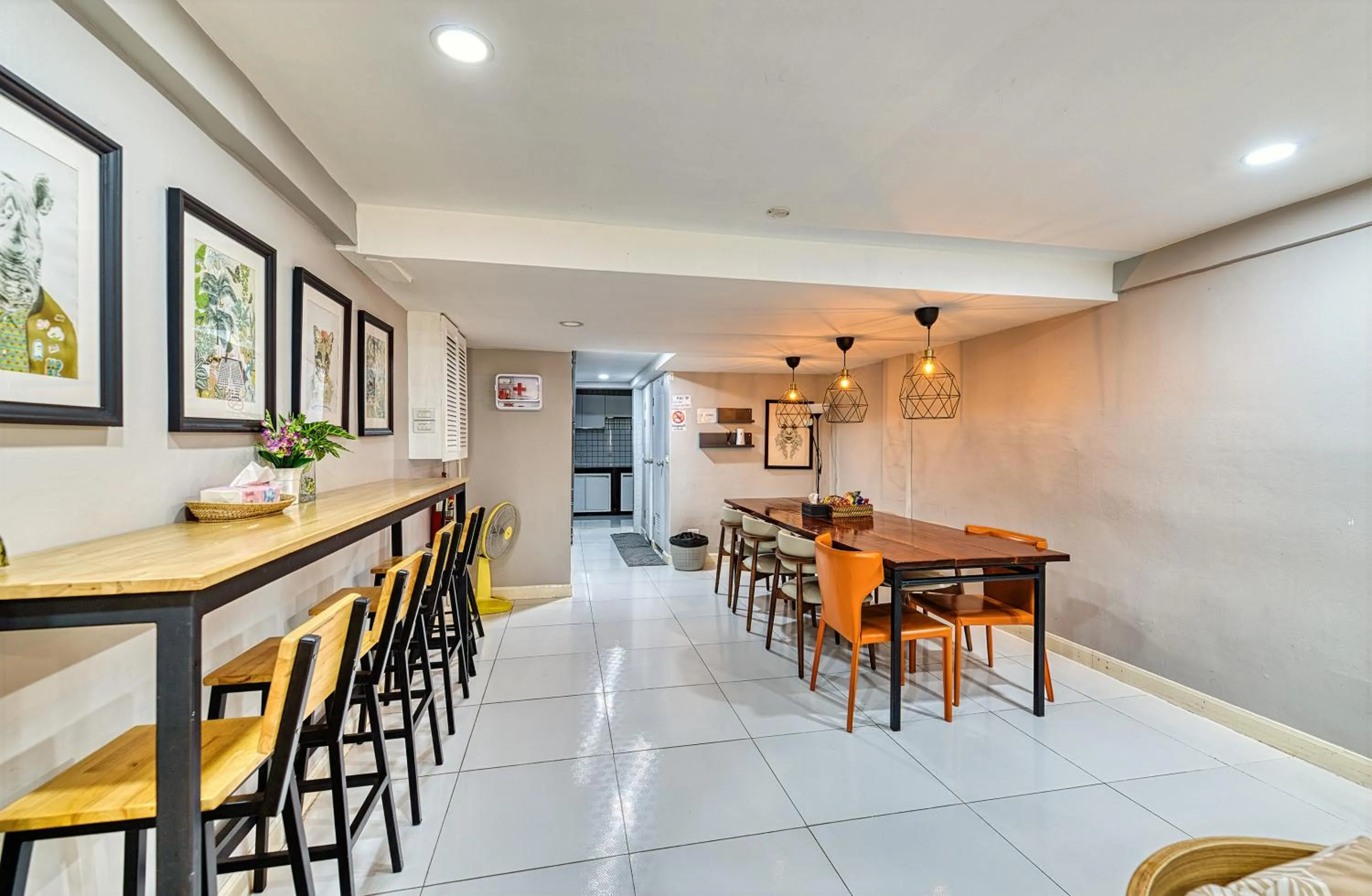 Dining area in Bangkok Watergate Townhouse 曼谷中心水門家