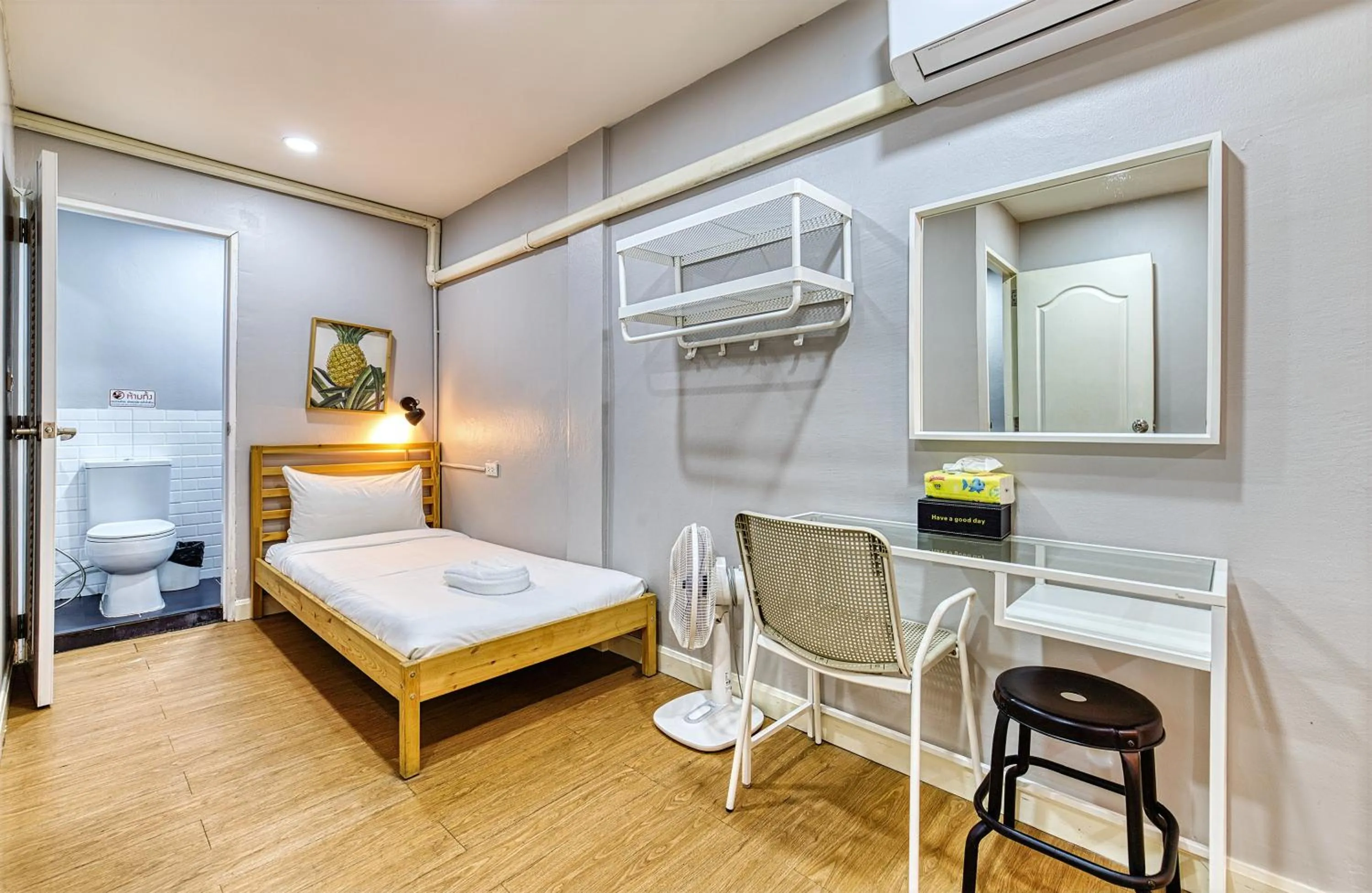 Bedroom, Bed in Bangkok Watergate Townhouse 曼谷中心水門家