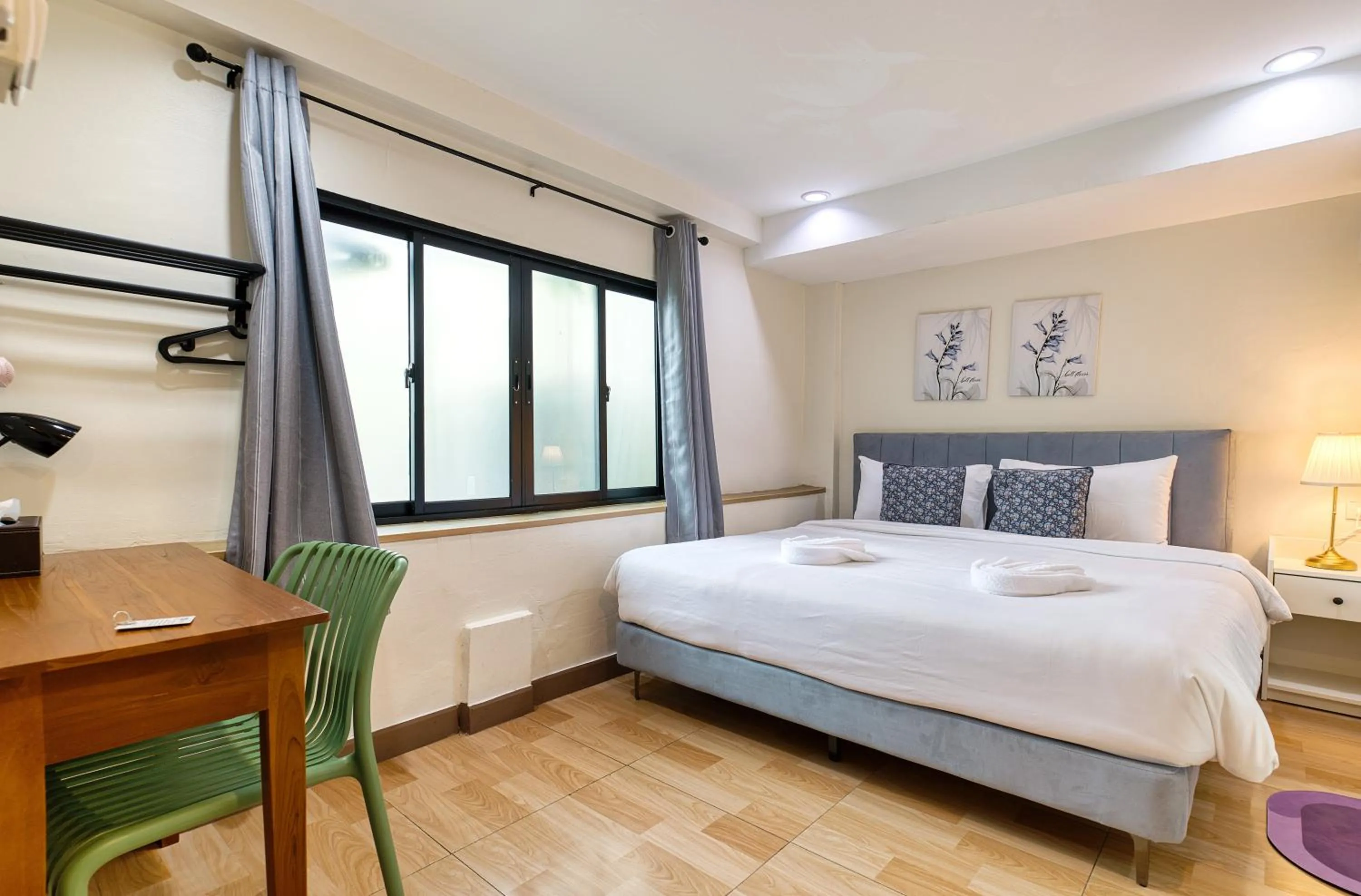 Bed in Bangkok Watergate Townhouse 曼谷中心水門家
