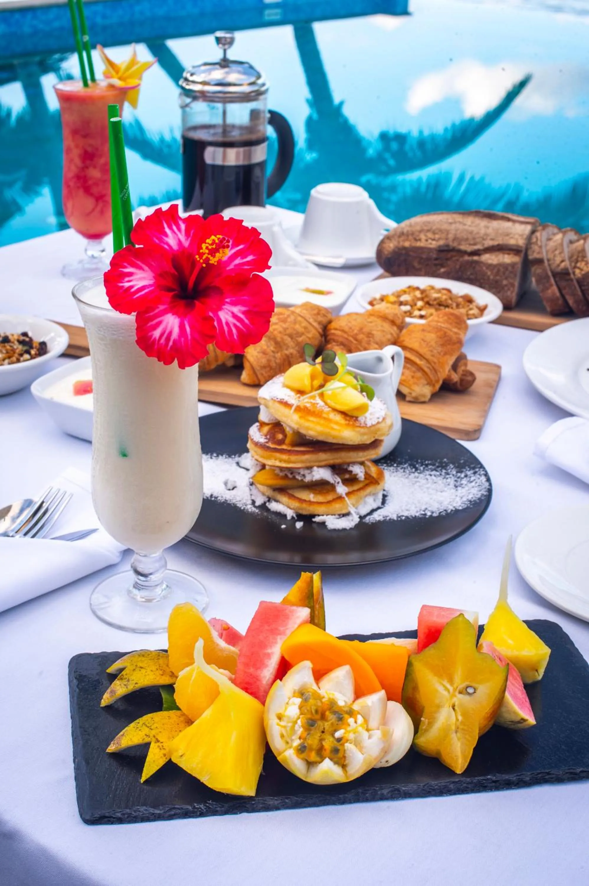 Food and drinks in Little Polynesian Resort