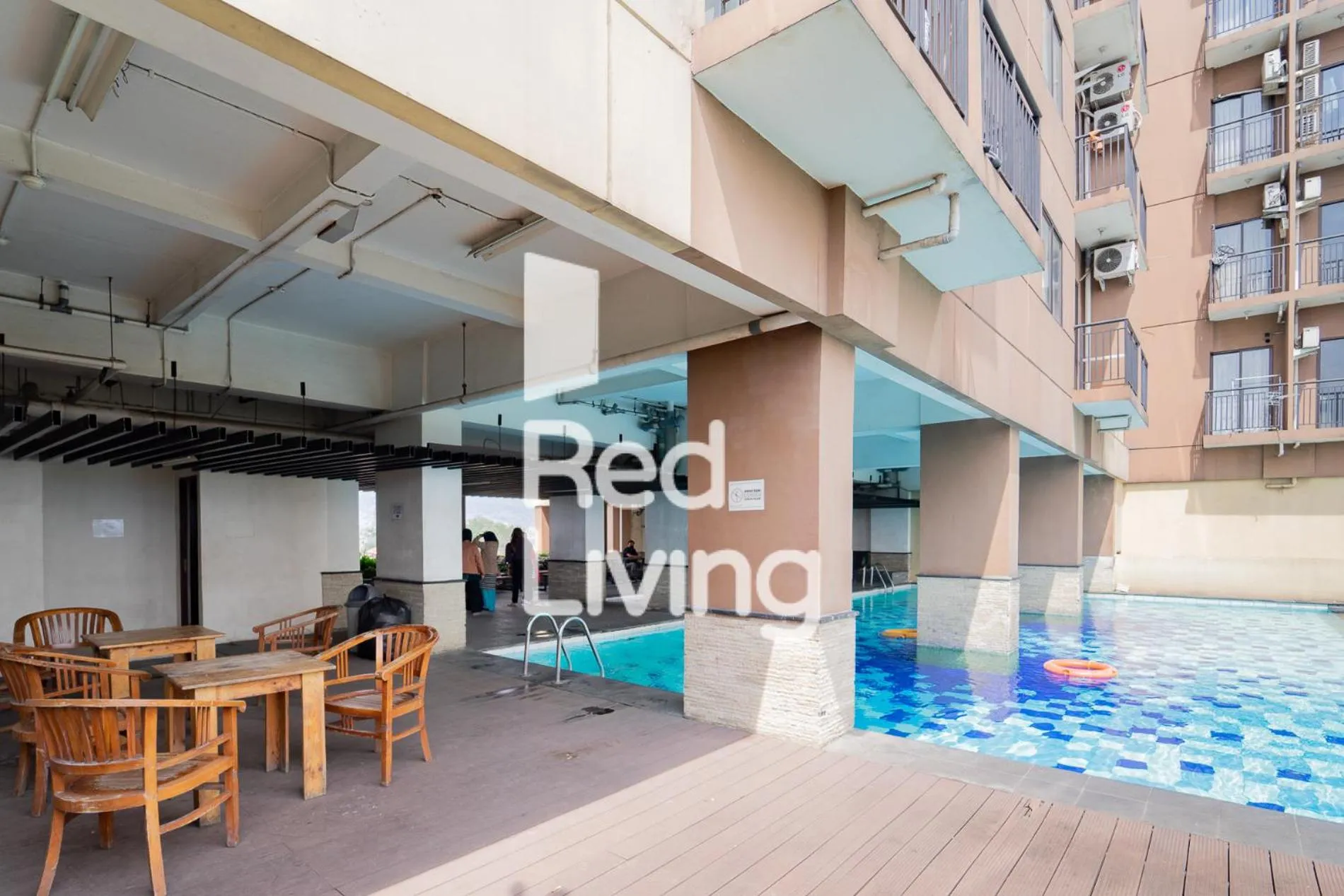 Swimming pool in RedLiving Apartemen Tamansari Panoramic - Anwar Rental