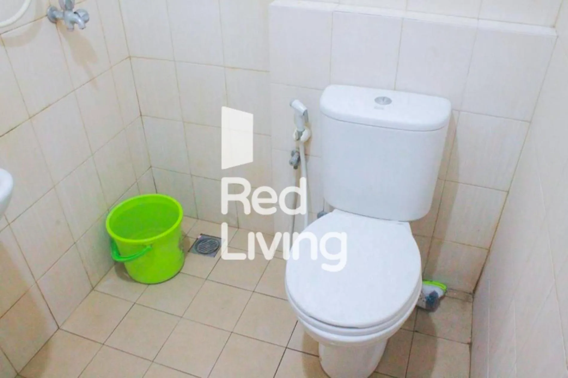 Bathroom in RedLiving Apartemen Tamansari Panoramic - Anwar Rental