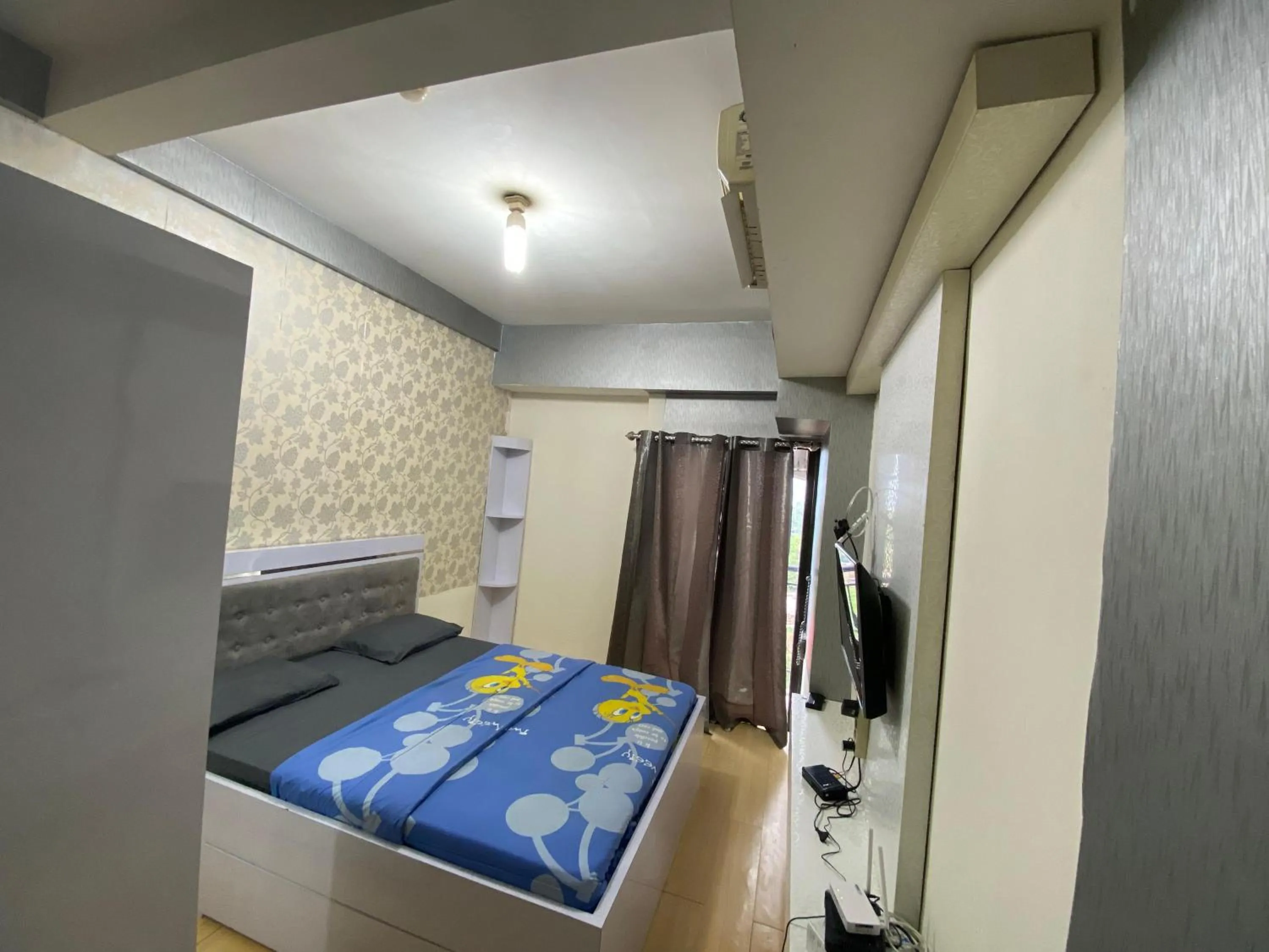 Bedroom, Bed in RedLiving Apartemen Tamansari Panoramic - Anwar Rental