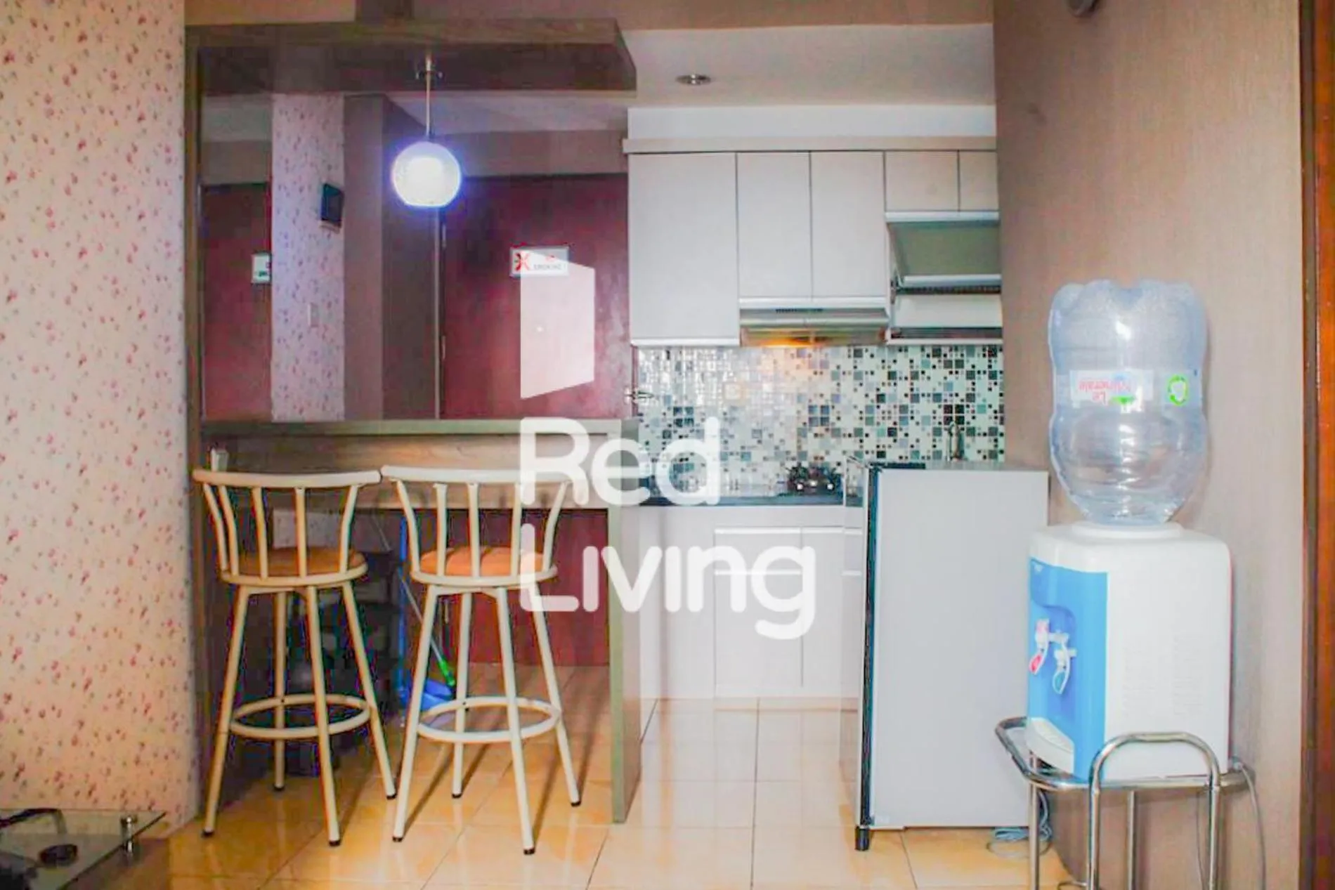 Kitchen or kitchenette in RedLiving Apartemen Tamansari Panoramic - Anwar Rental